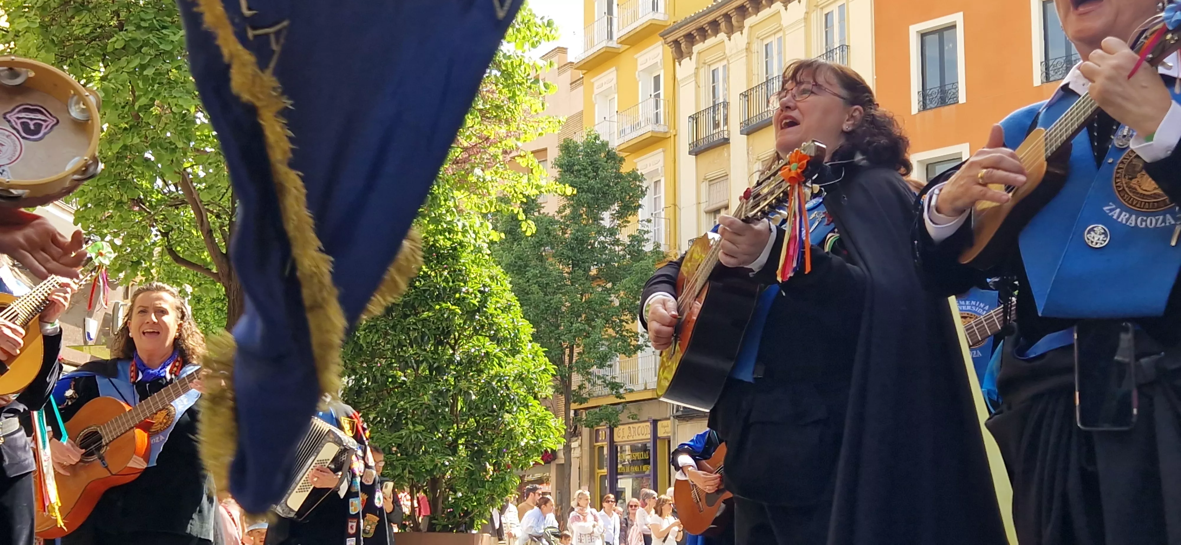 Pasacalles de los tunos. Foto Myriam Martínez