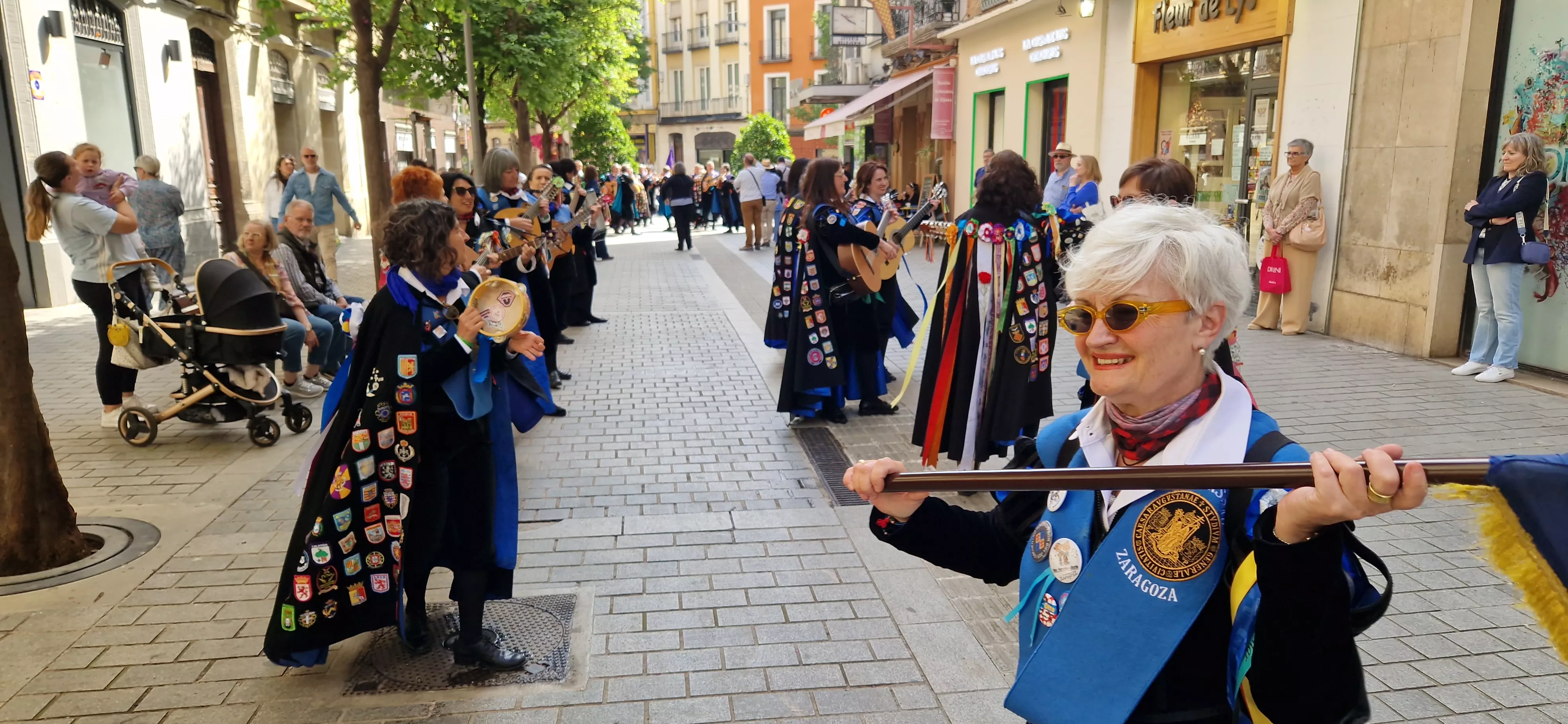 Pasacalles de los tunos. Foto Myriam Martínez