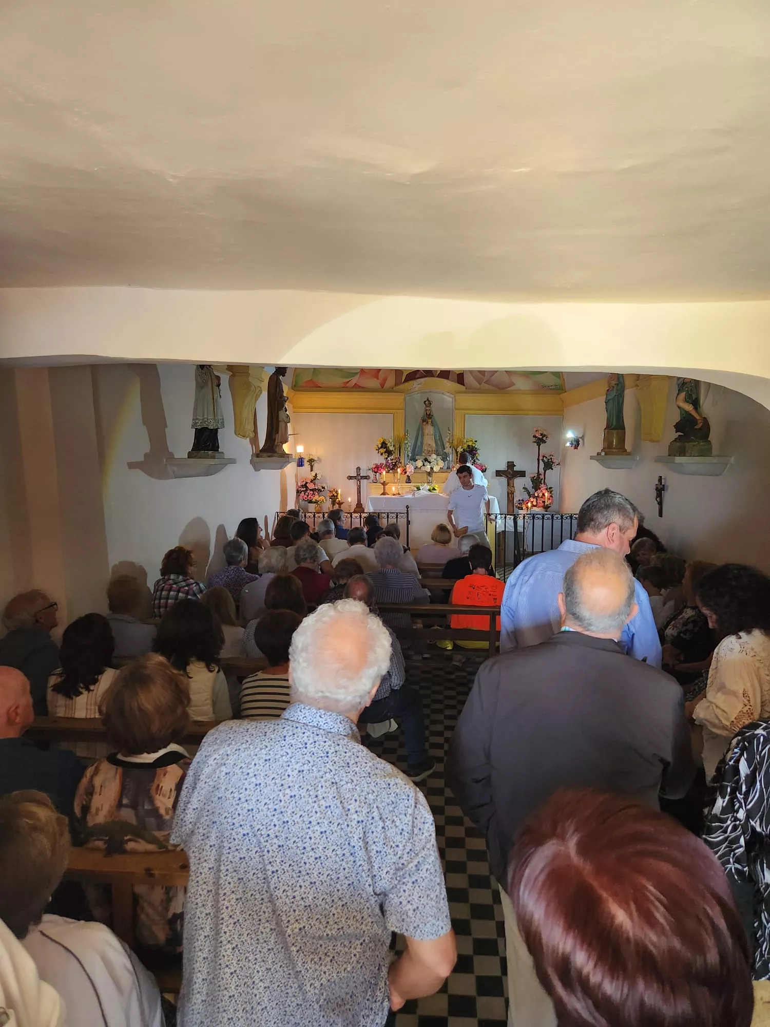 Celebración eucarística en la ermita