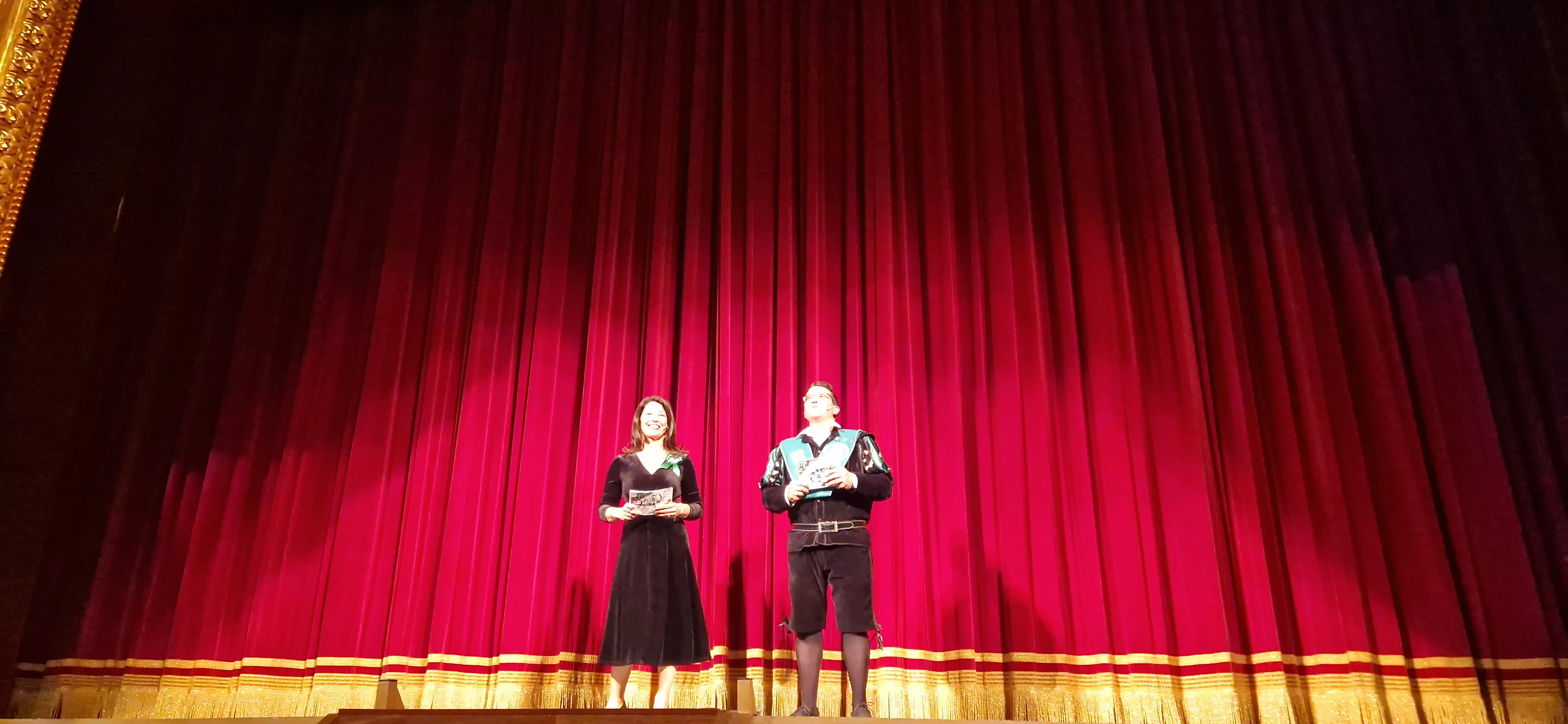 Actuación de las tunas en el Teatro Olimpia. Foto Myriam Martínez