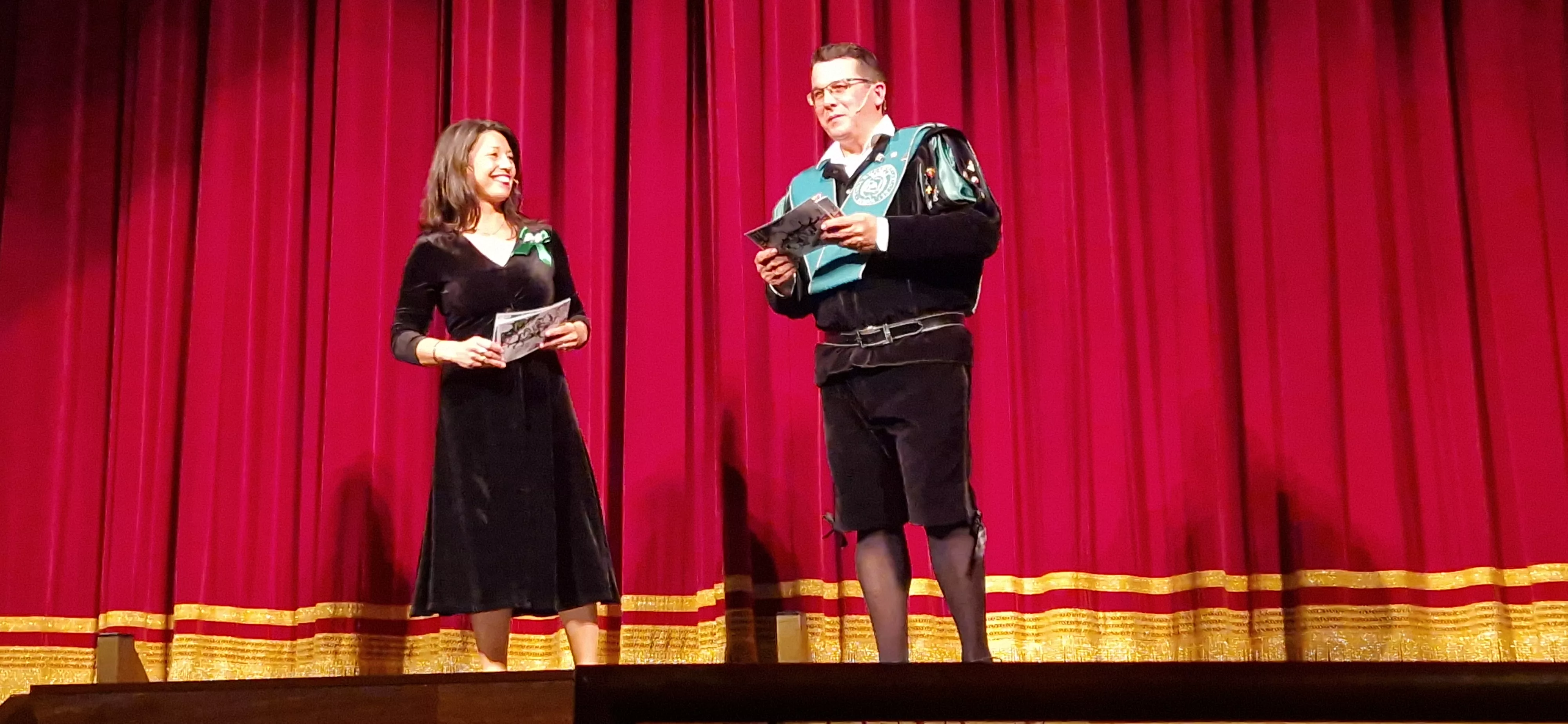 Actuación de las tunas en el Teatro Olimpia. Foto Myriam Martínez