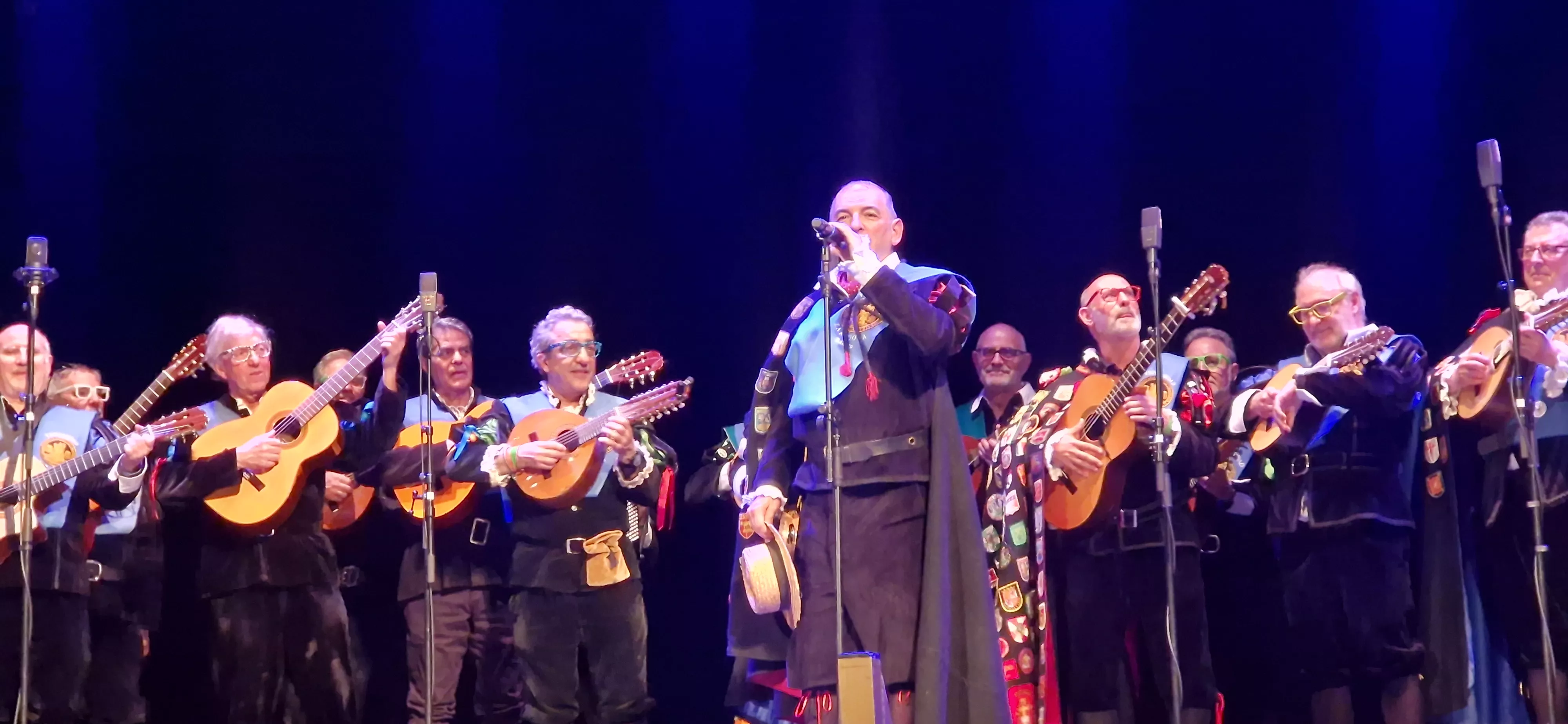 Actuación de las tunas en el Teatro Olimpia. Foto Myriam Martínez