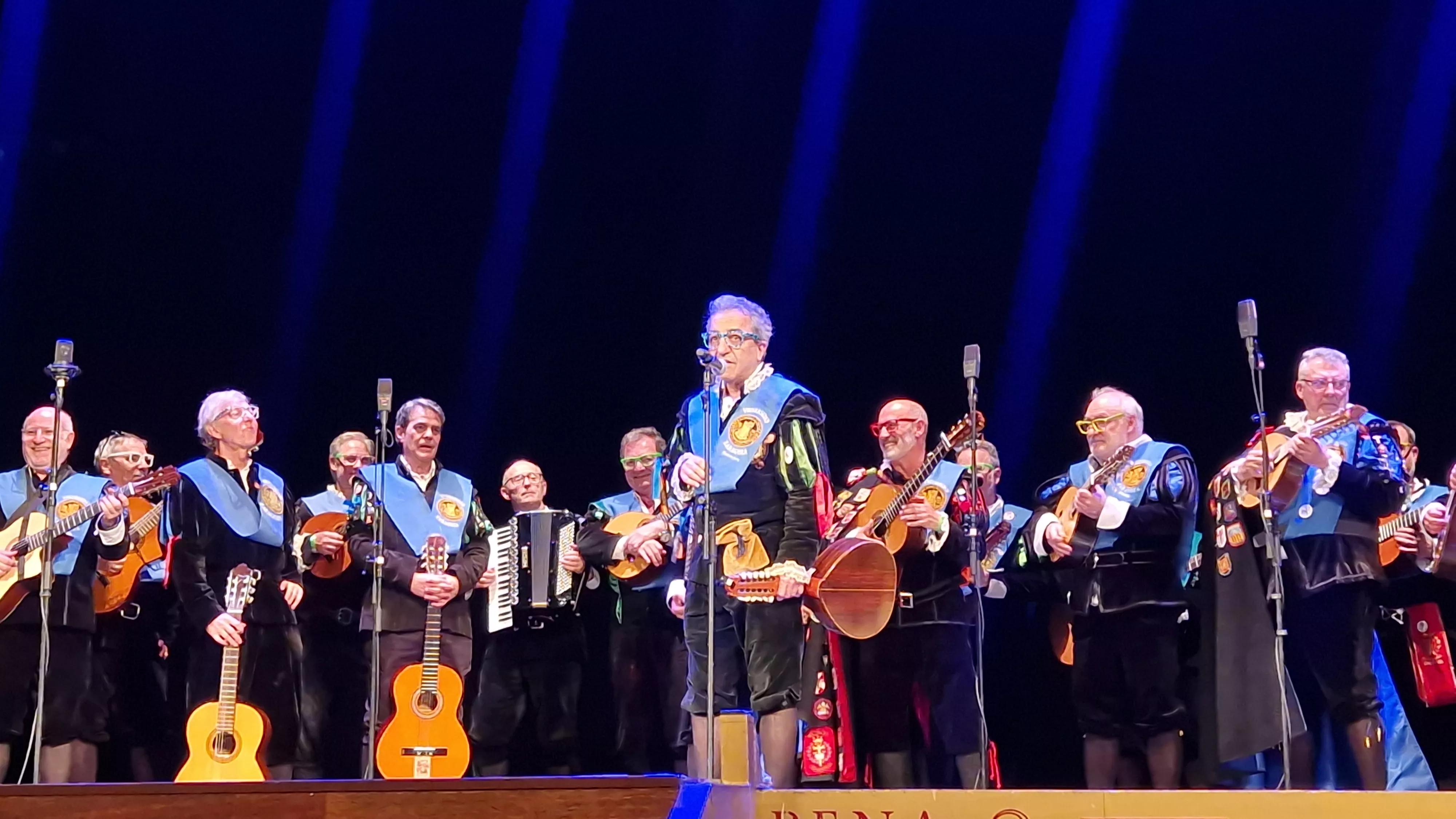 Actuación de las tunas en el Teatro Olimpia. Foto Myriam Martínez