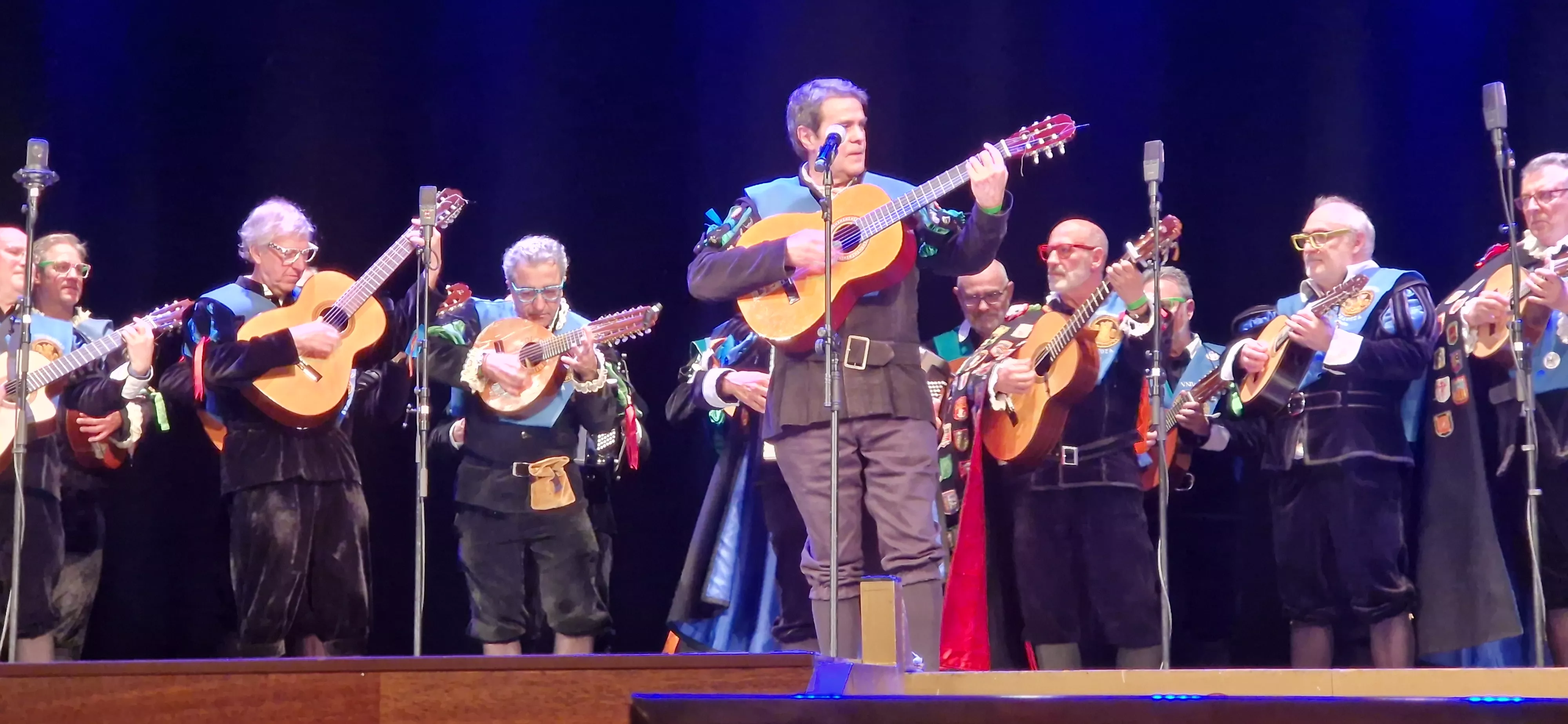 Actuación de las tunas en el Teatro Olimpia. Foto Myriam Martínez