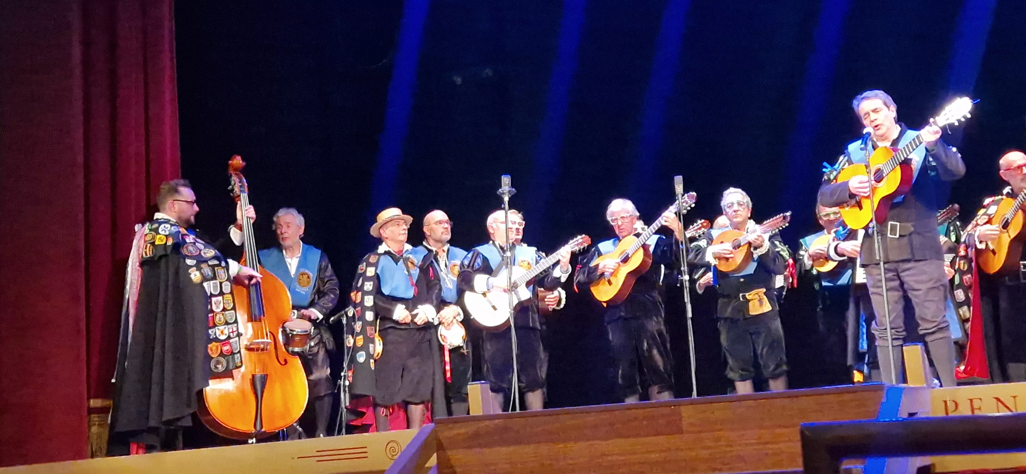 Actuación de las tunas en el Teatro Olimpia. Foto Myriam Martínez