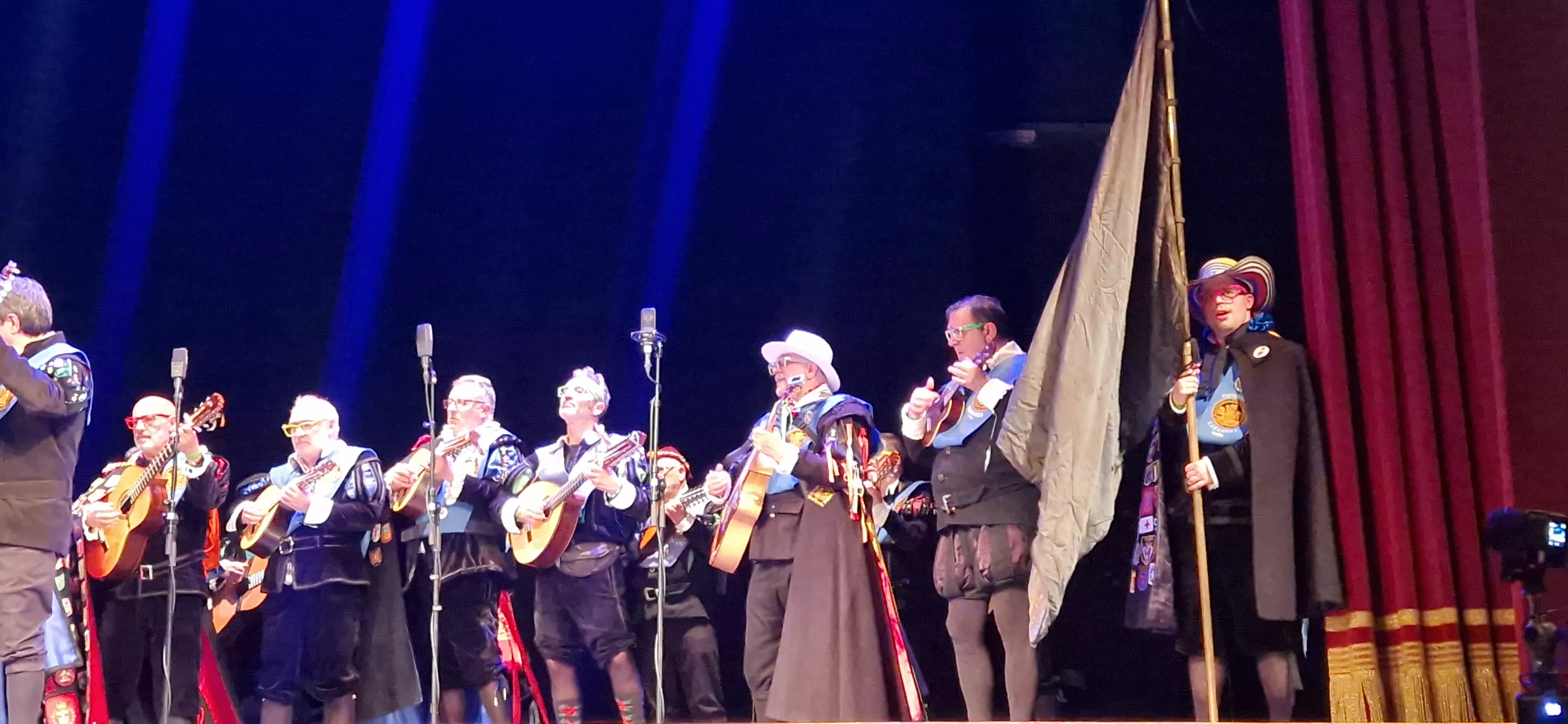 Actuación de las tunas en el Teatro Olimpia. Foto Myriam Martínez