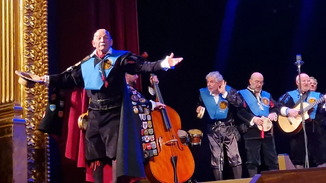 Actuación de las tunas en el Teatro Olimpia. Foto Myriam Martínez