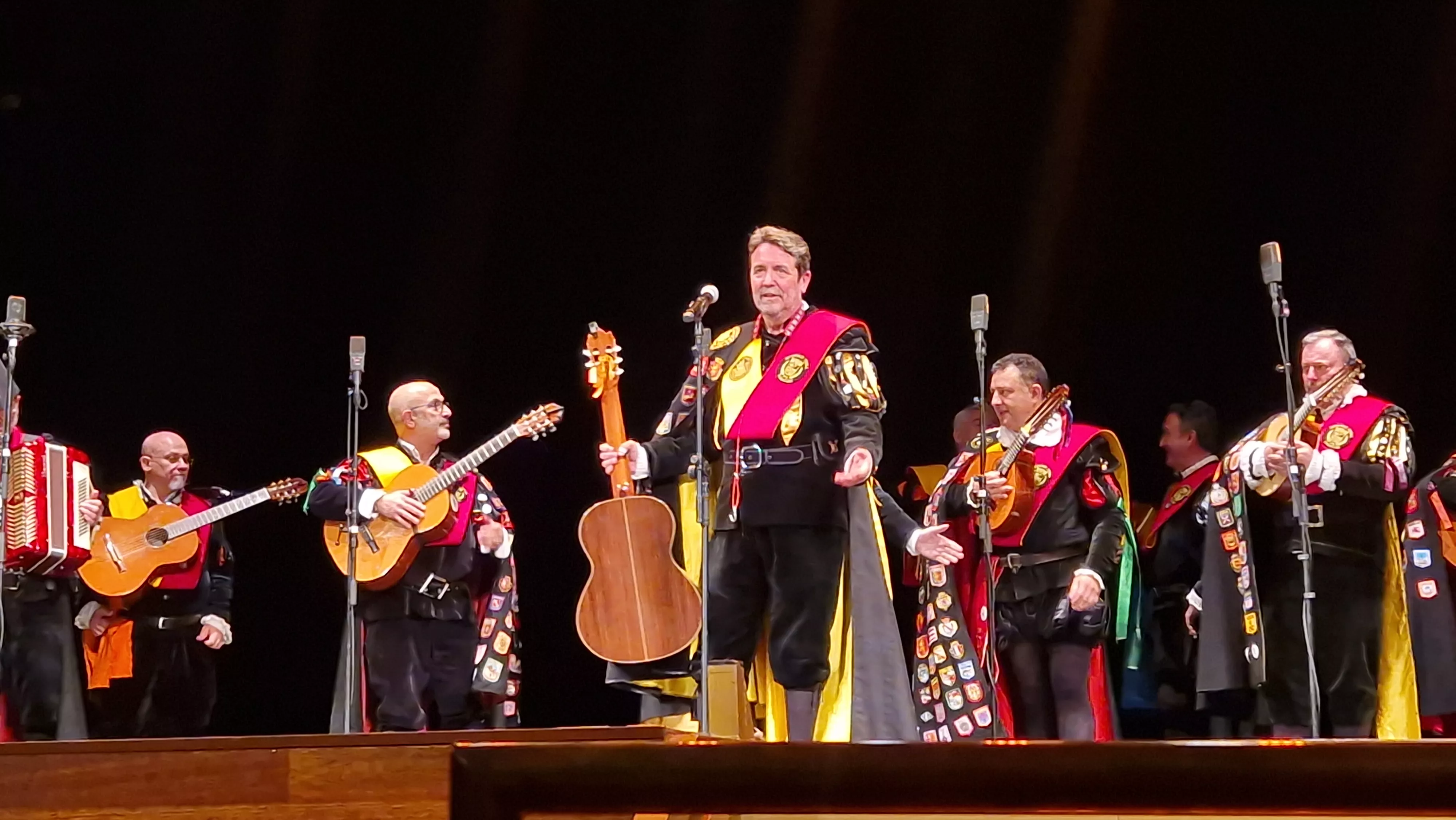 Actuación de las tunas en el Teatro Olimpia. Foto Myriam Martínez
