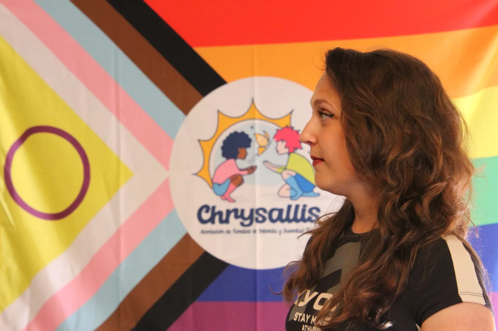 Mireia Martí impartiendo una charla en Huesca sobre intersexualidades. Foto Carlos Neofato