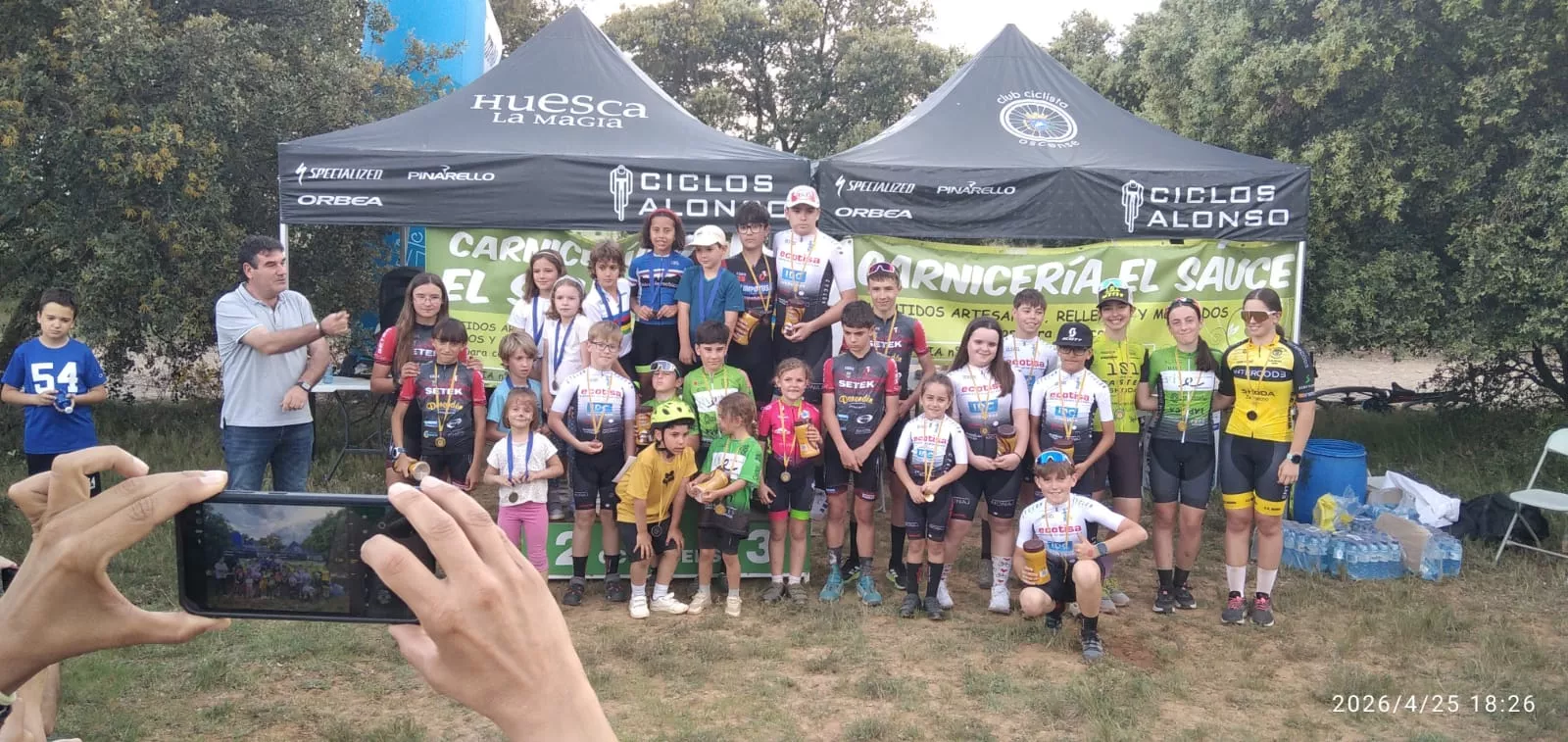 Foto de familia de los premiados.