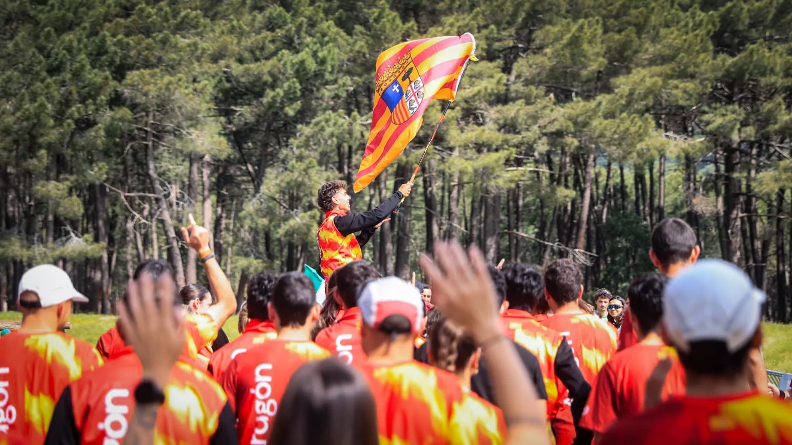 Equipo de Aragón en el desfile por selecciones. FOTO Guillermo Barreiro