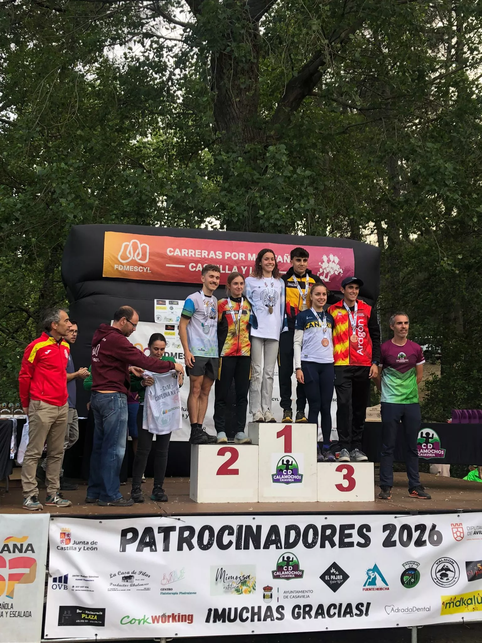 Rodrigo Azabal en el podio individual junior.