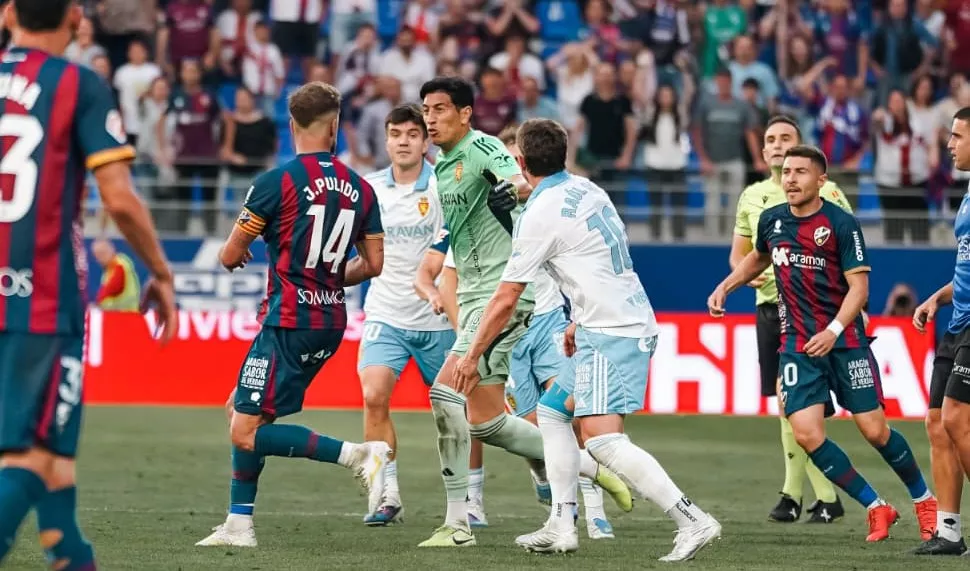 Andrada golpea a Pulido. Foto: Dani Vidal