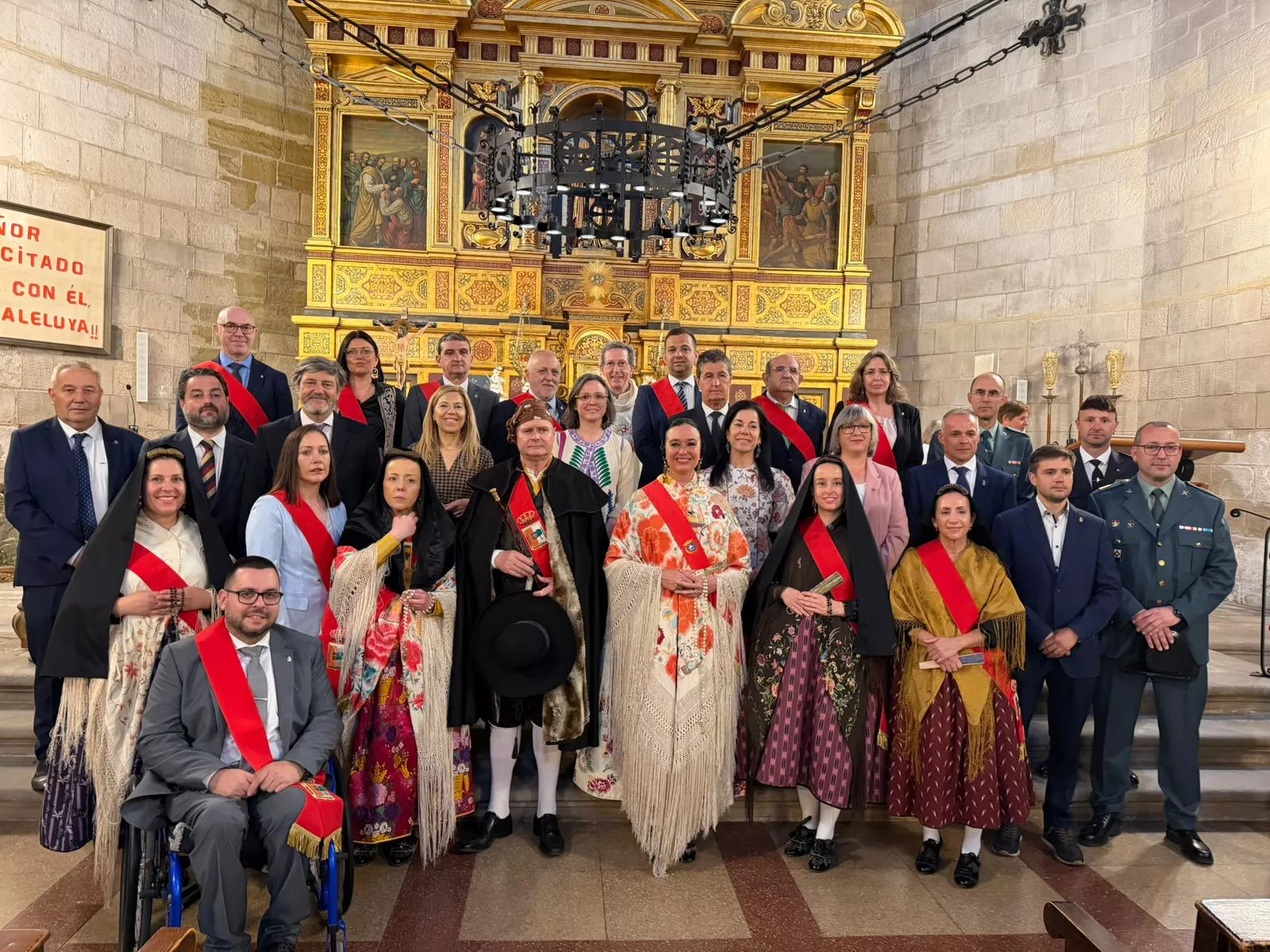 Una perfecta armonía de 2000 fragatinos llena de belleza el Día de la Faldeta