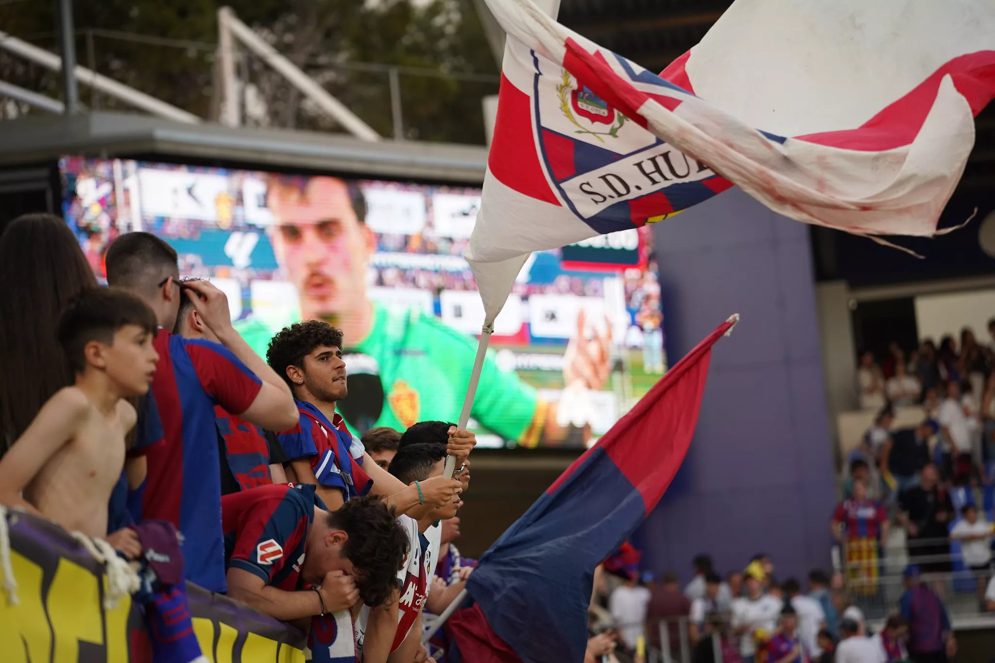 Aficionados del Huesca. Foto: Dani Vidal