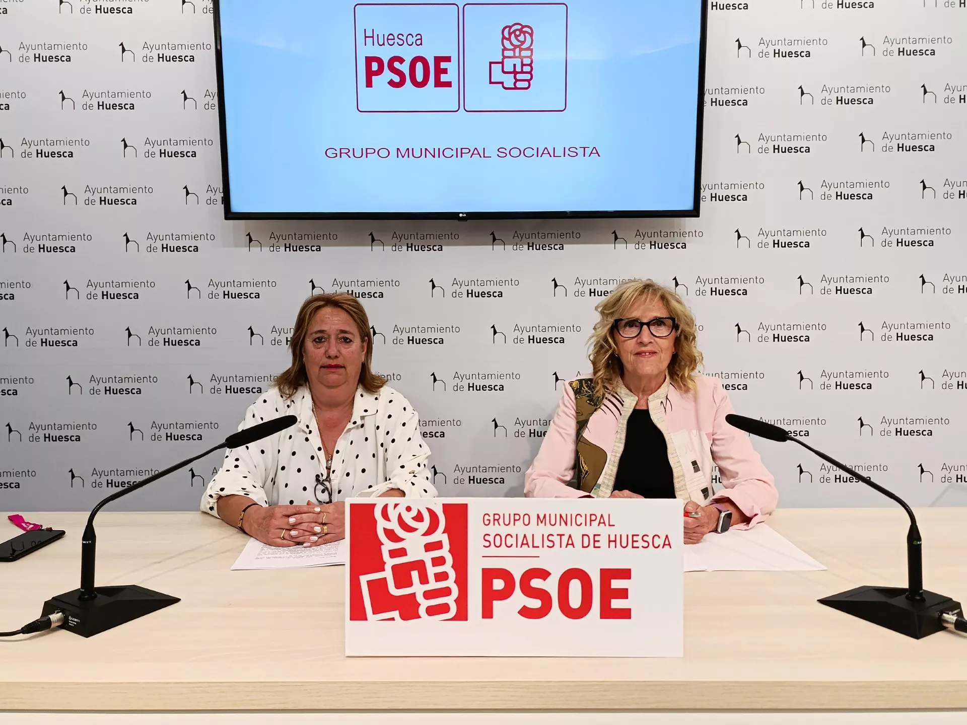 Las concejalas del PSOE Rosa Gerbás y Silvia Salazar en rueda de prensa.