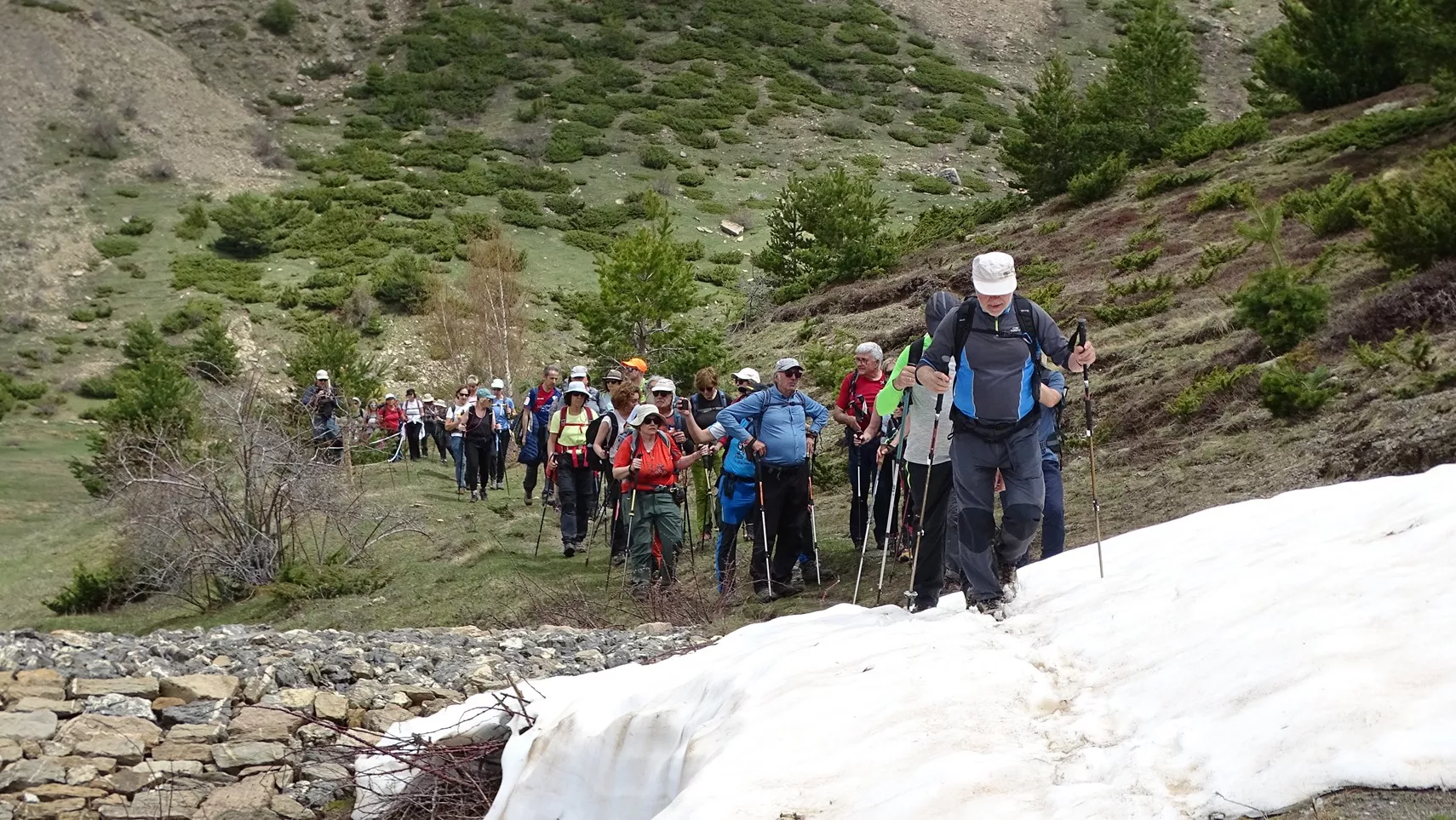 Rodeando el ibón de Paules. Foto Alfredo Zazo