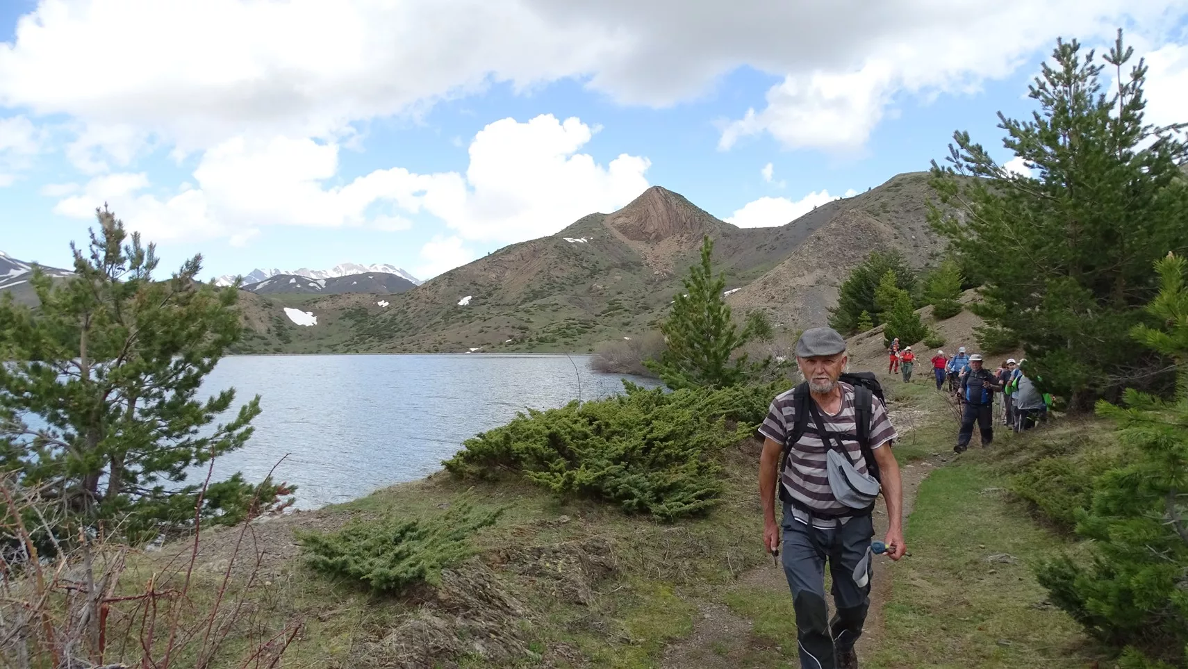 Rodeando el ibón de Paules. Foto Alfredo Zazo