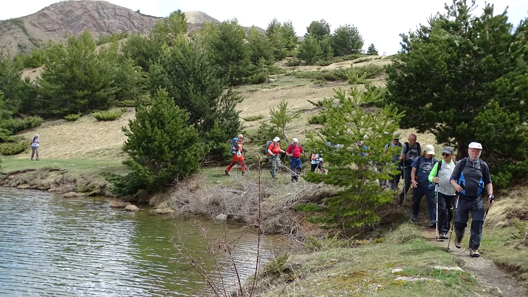 Rodeando el ibón de Paules. Foto Alfredo Zazo