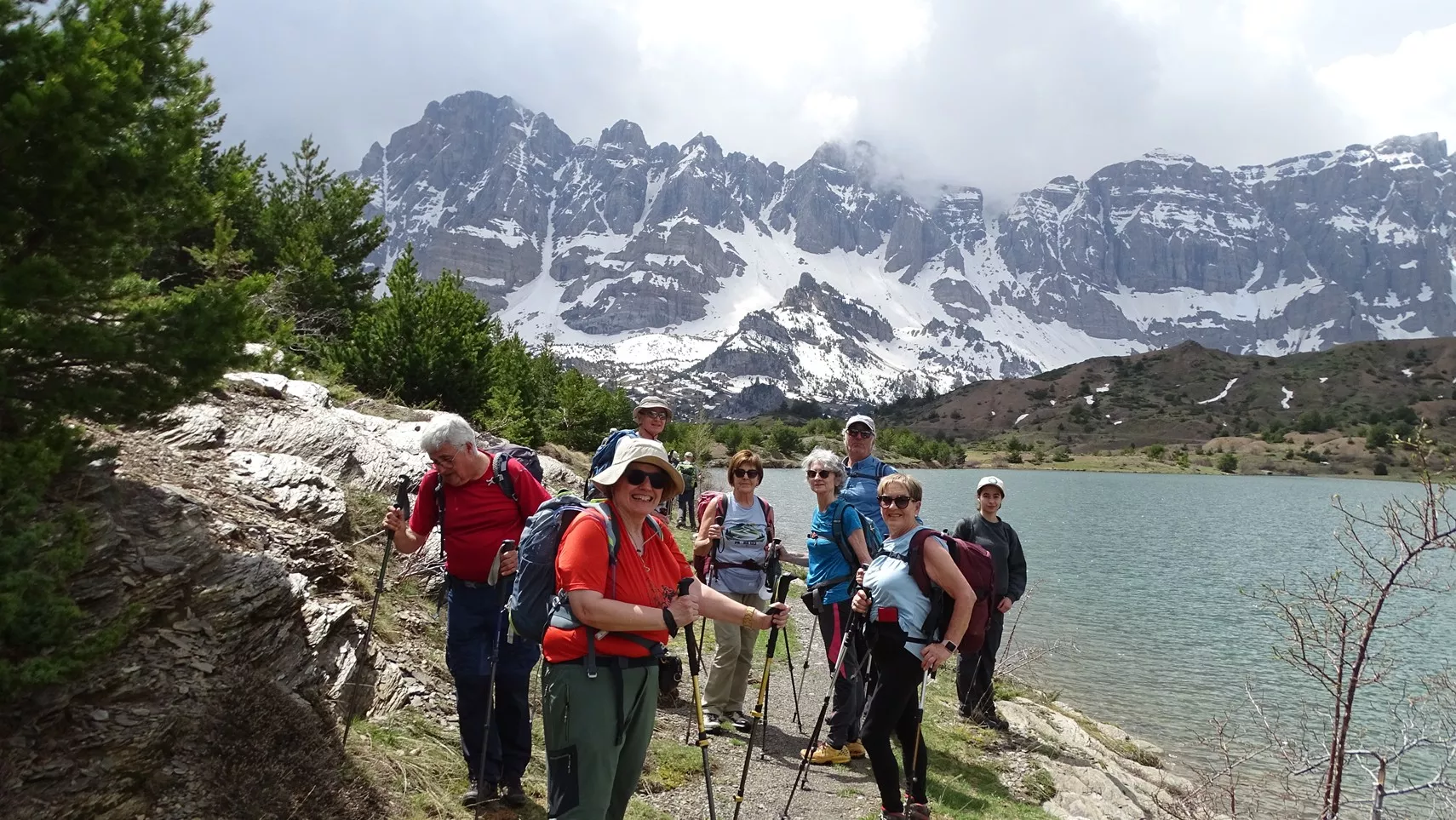 Ibón de Paules fondo sierra de la Partacua. Foto Alfredo Zazo