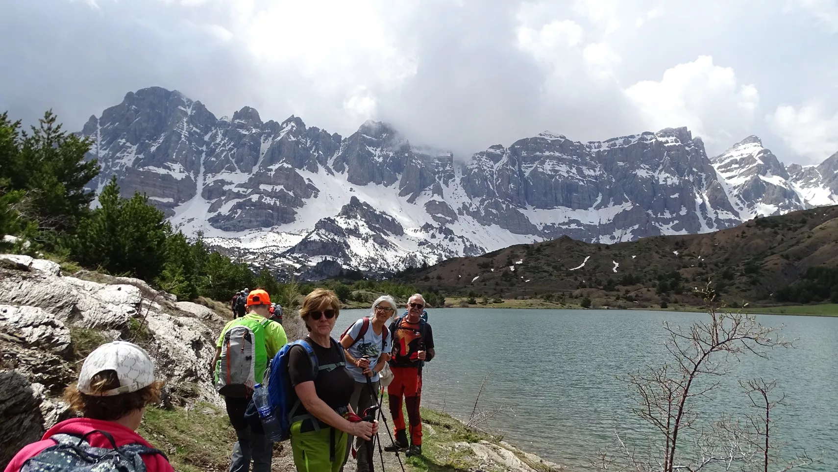 Ibón de Paules fondo sierra de la Partacua. Foto Alfredo Zazo