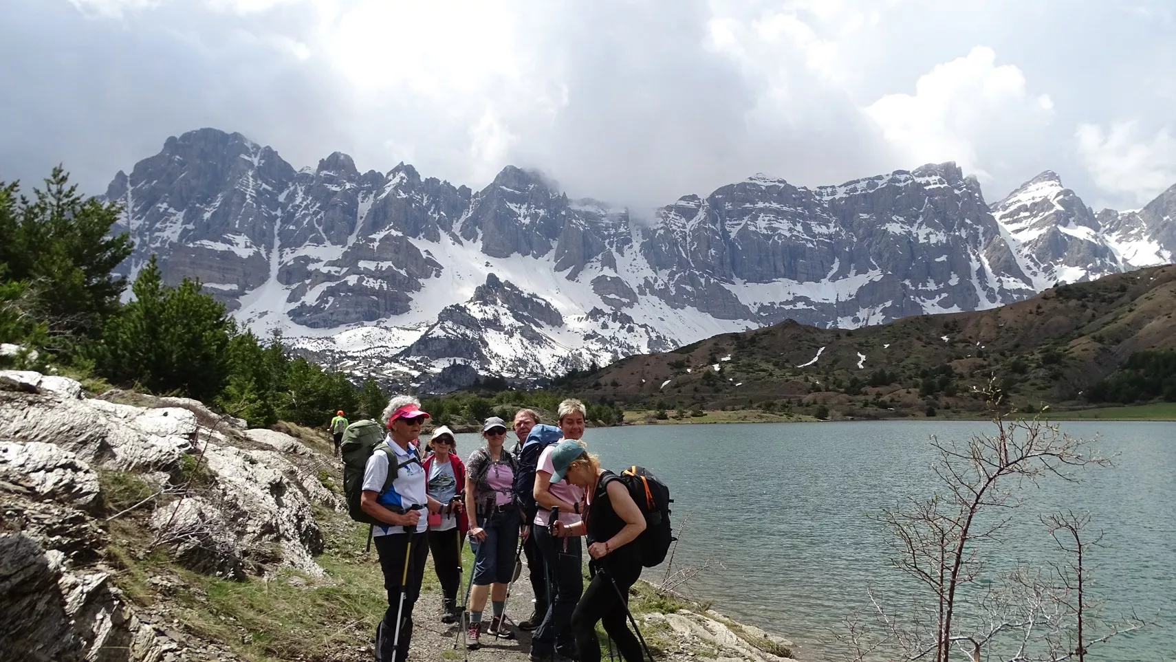 Ibón de Paules fondo sierra de la Partacua. Foto Alfredo Zazo