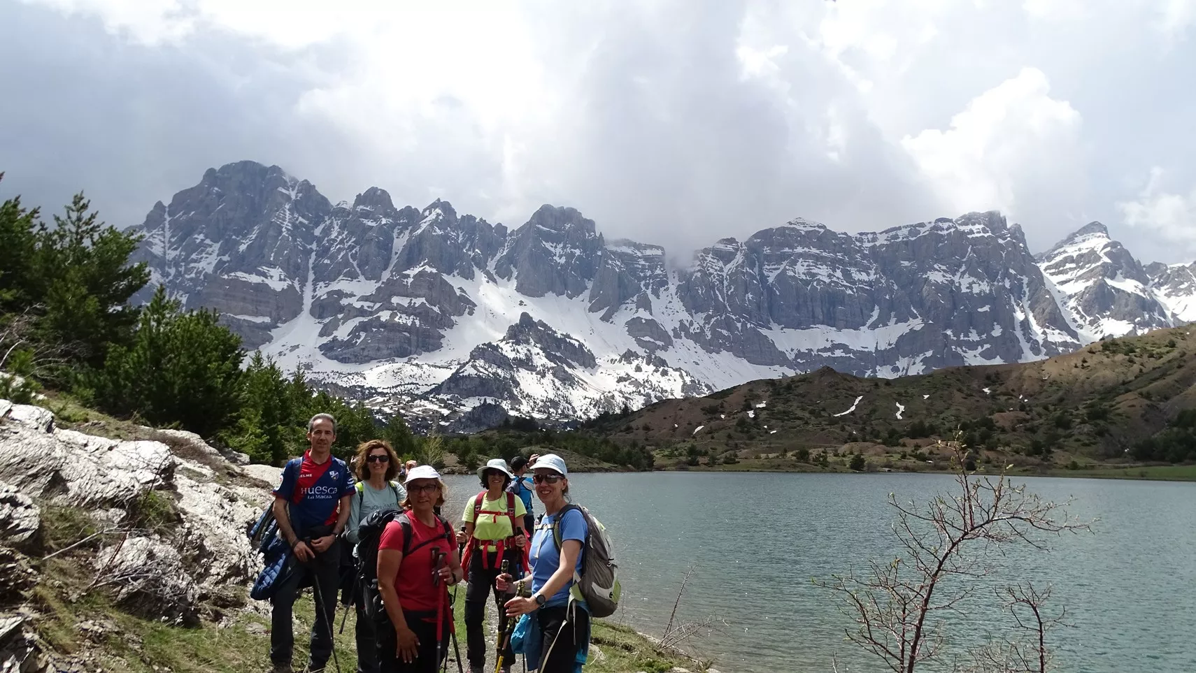 Ibón de Paules fondo sierra de la Partacua. Foto Alfredo Zazo