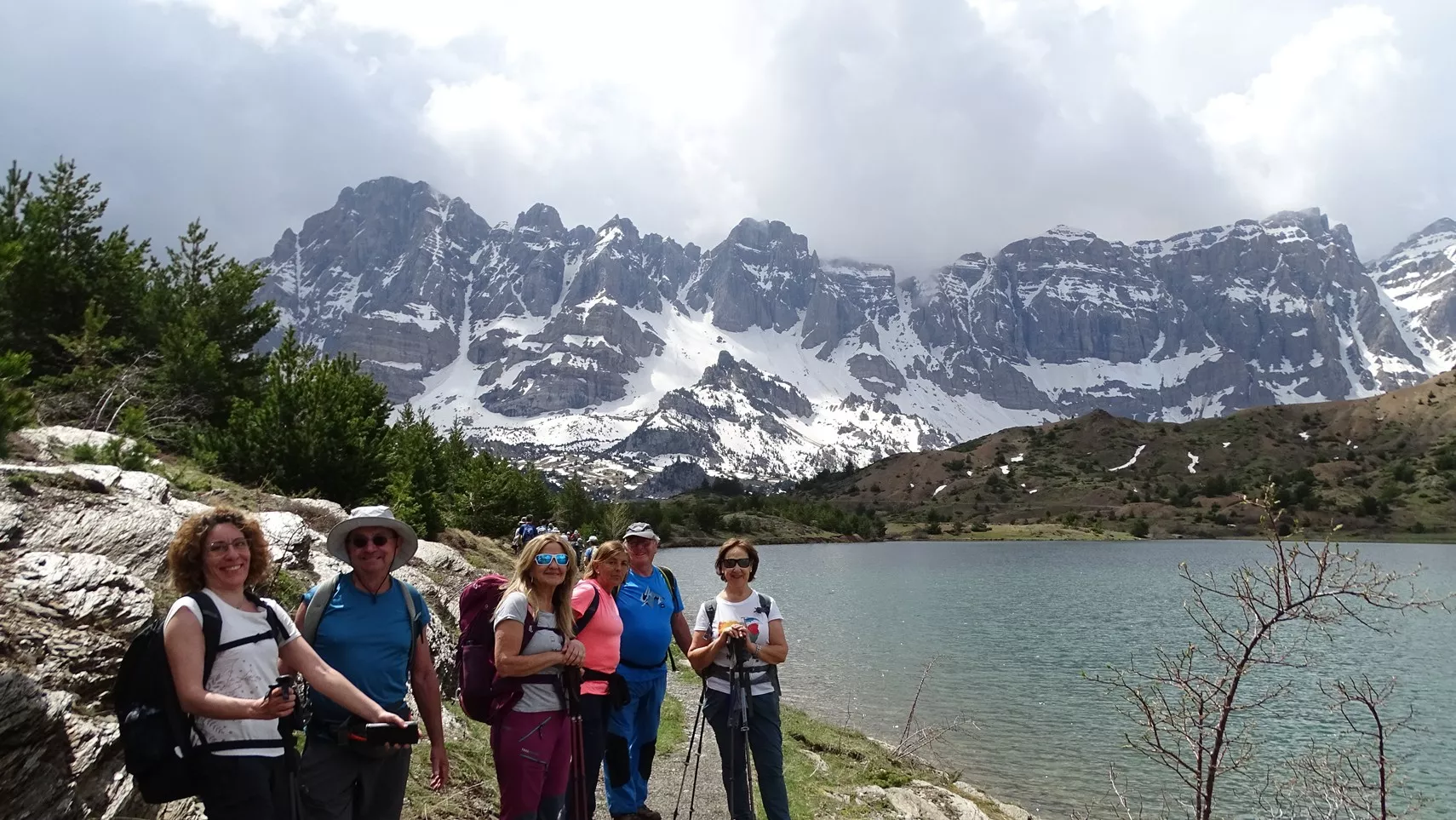Ibón de Paules fondo sierra de la Partacua. Foto Alfredo Zazo