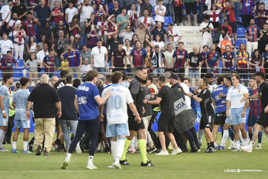 El Zaragoza lanza un comunicado mostrando su "disconformidad" por el criterio del árbitro en el duelo ante el Huesca