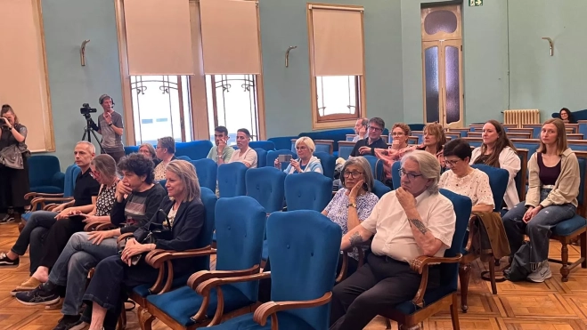 Público en la inauguración de “Presentificación". Foto Mercedes Manterola