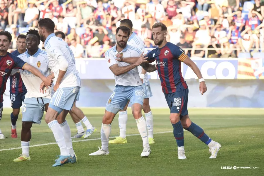 Jorge Pulido con Pablo Insua en el derbi