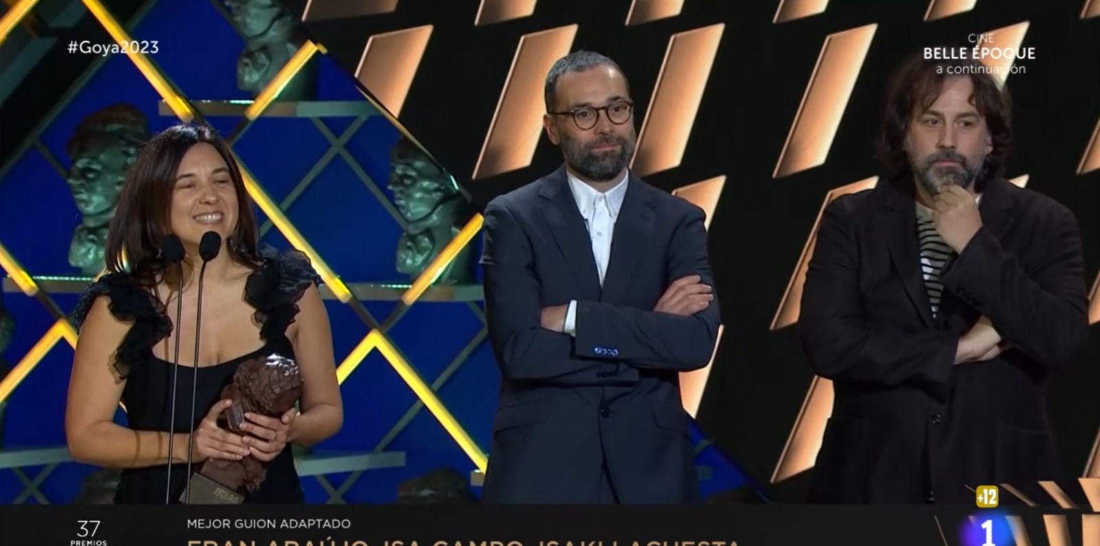 Isa Campo, recogiendo el Goya al Guion Adaptado por la película "Un año, una noche"