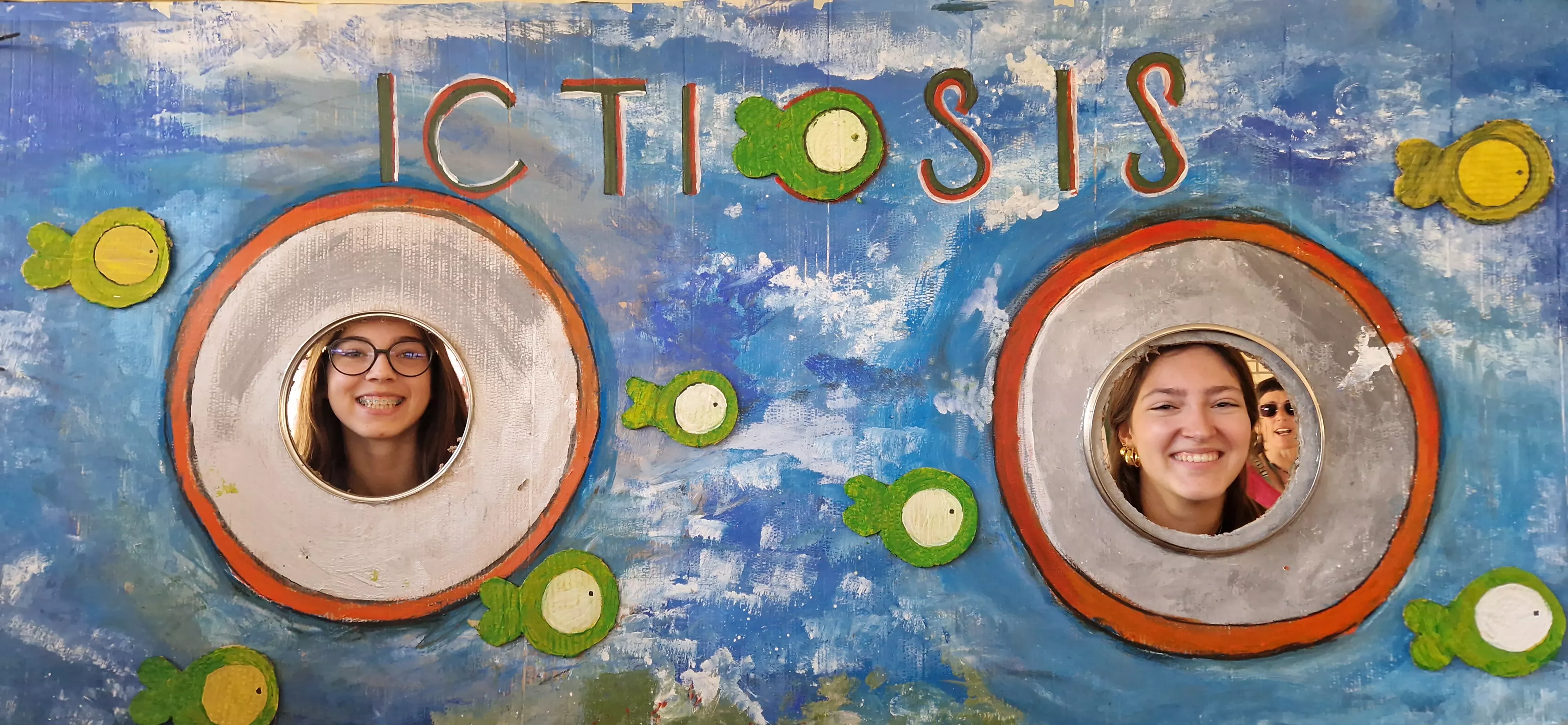 Actividad realizada en el IES Lucas Mallada para visibilizar la ictiosis. Foto Myriam Martínez