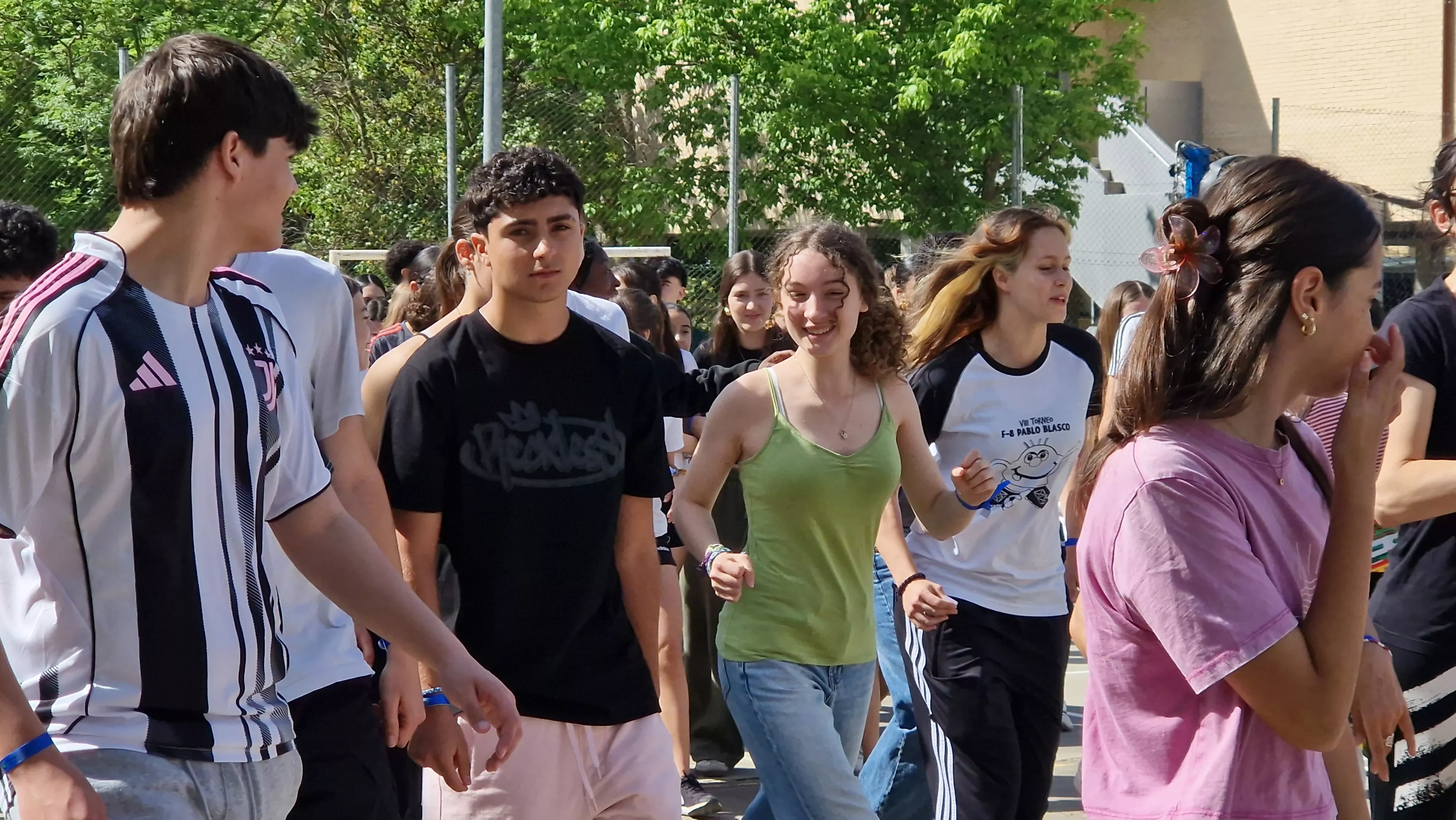 Actividad realizada en el IES Lucas Mallada para visibilizar la ictiosis. Foto Myriam Martínez