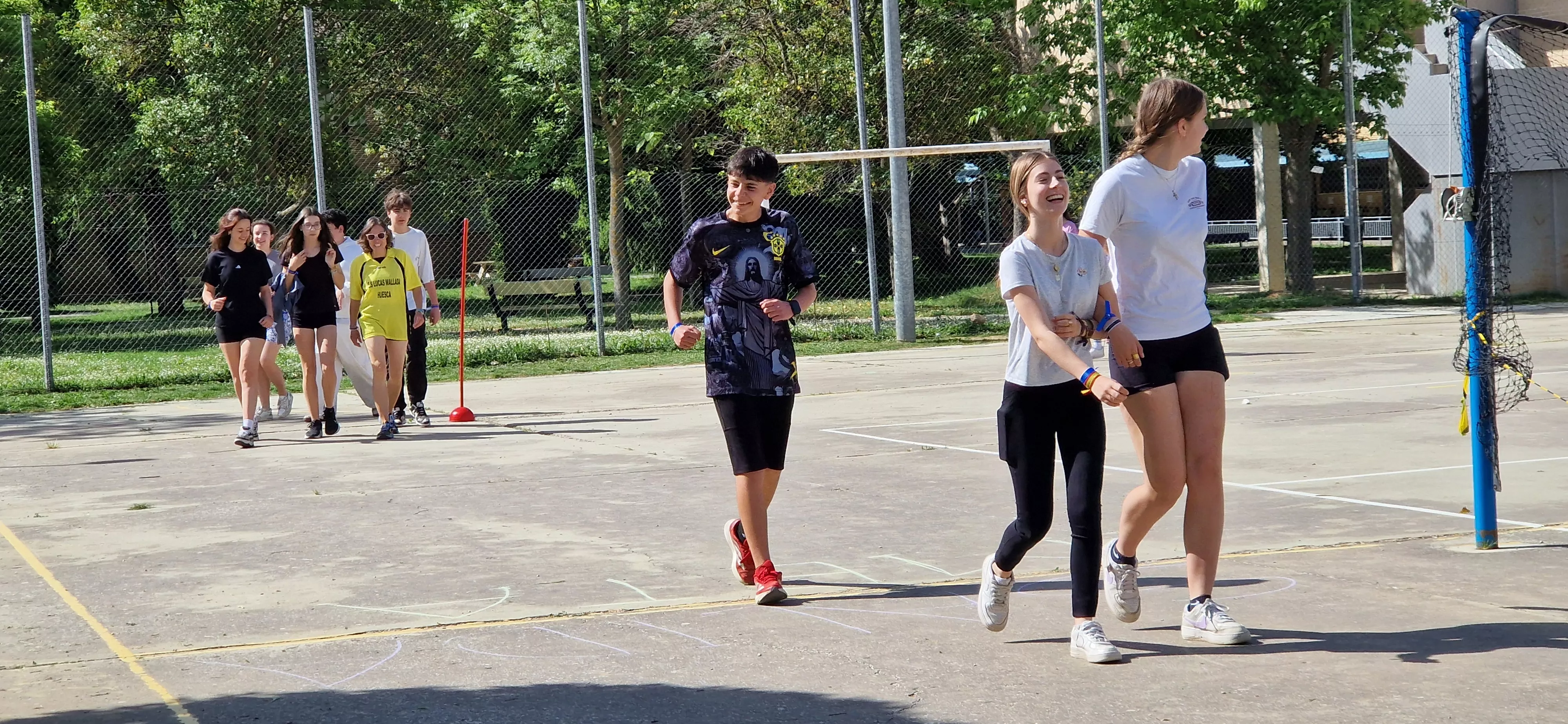 Actividad realizada en el IES Lucas Mallada para visibilizar la ictiosis. Foto Myriam Martínez