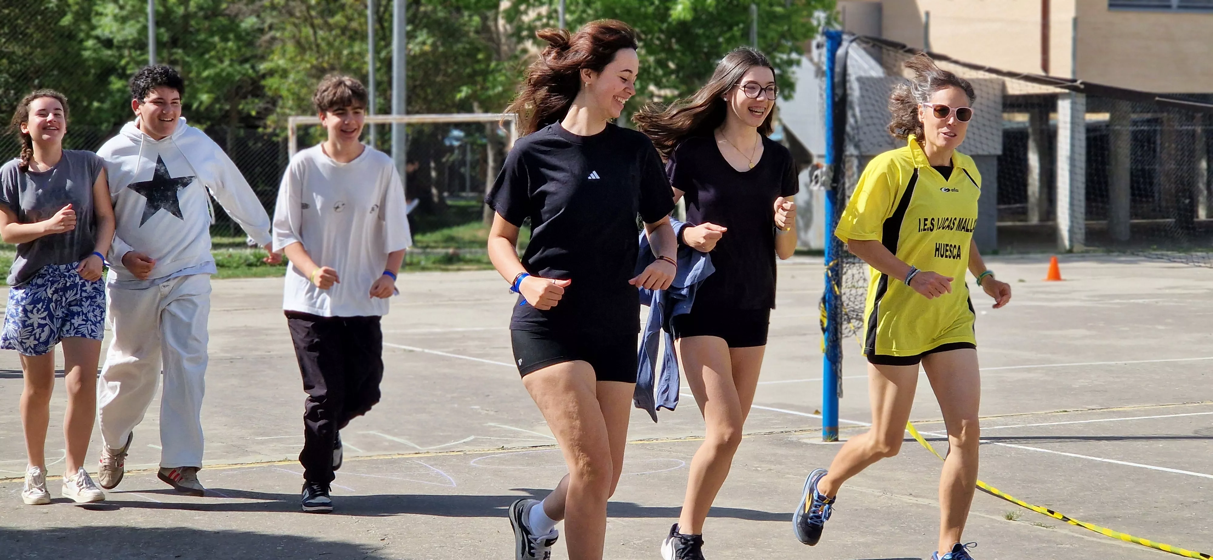 Actividad realizada en el IES Lucas Mallada para visibilizar la ictiosis. Foto Myriam Martínez