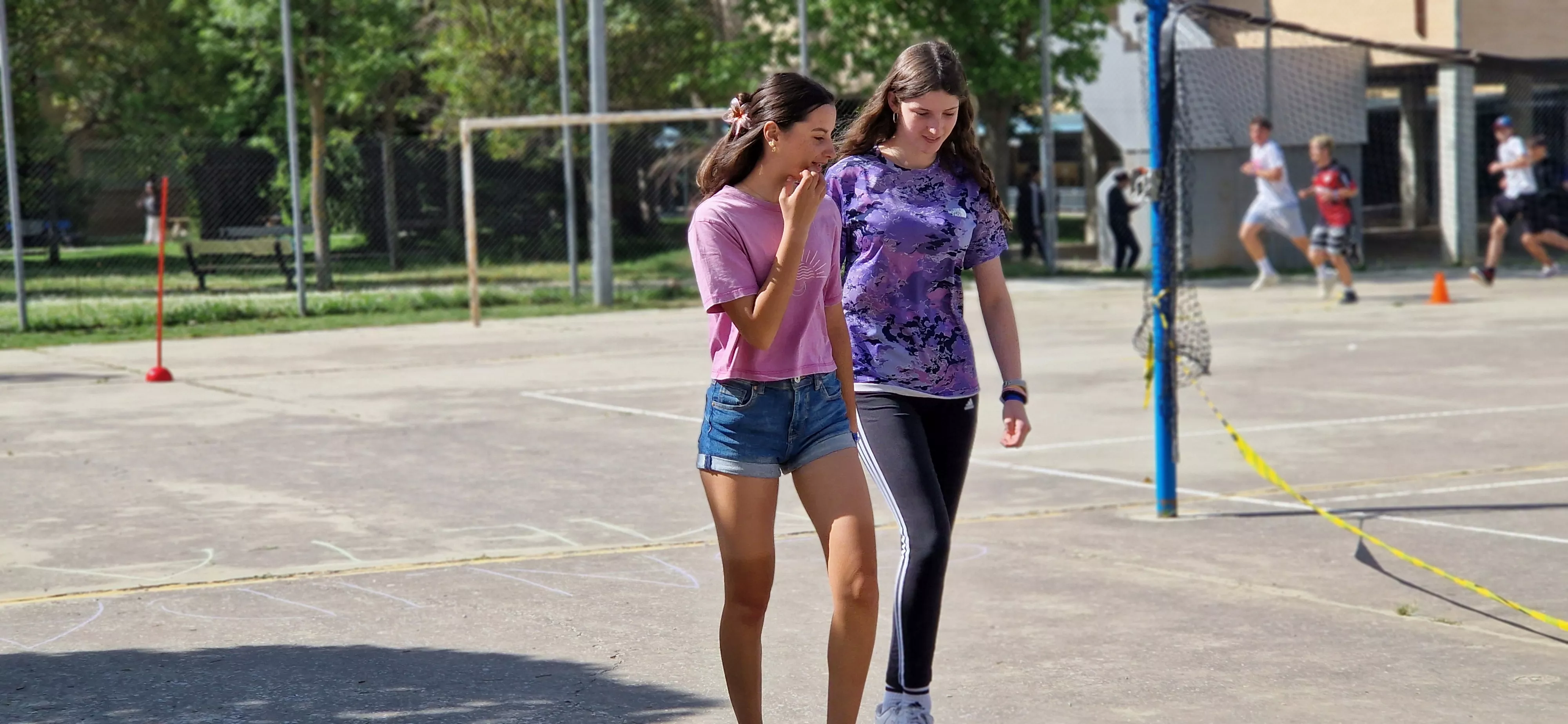 Actividad realizada en el IES Lucas Mallada para visibilizar la ictiosis. Foto Myriam Martínez