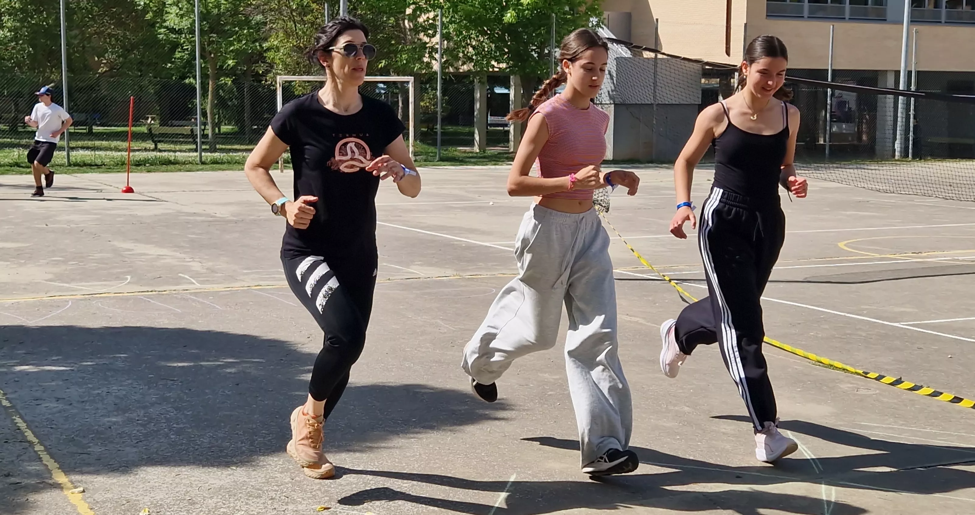 Actividad realizada en el IES Lucas Mallada para visibilizar la ictiosis. Foto Myriam Martínez