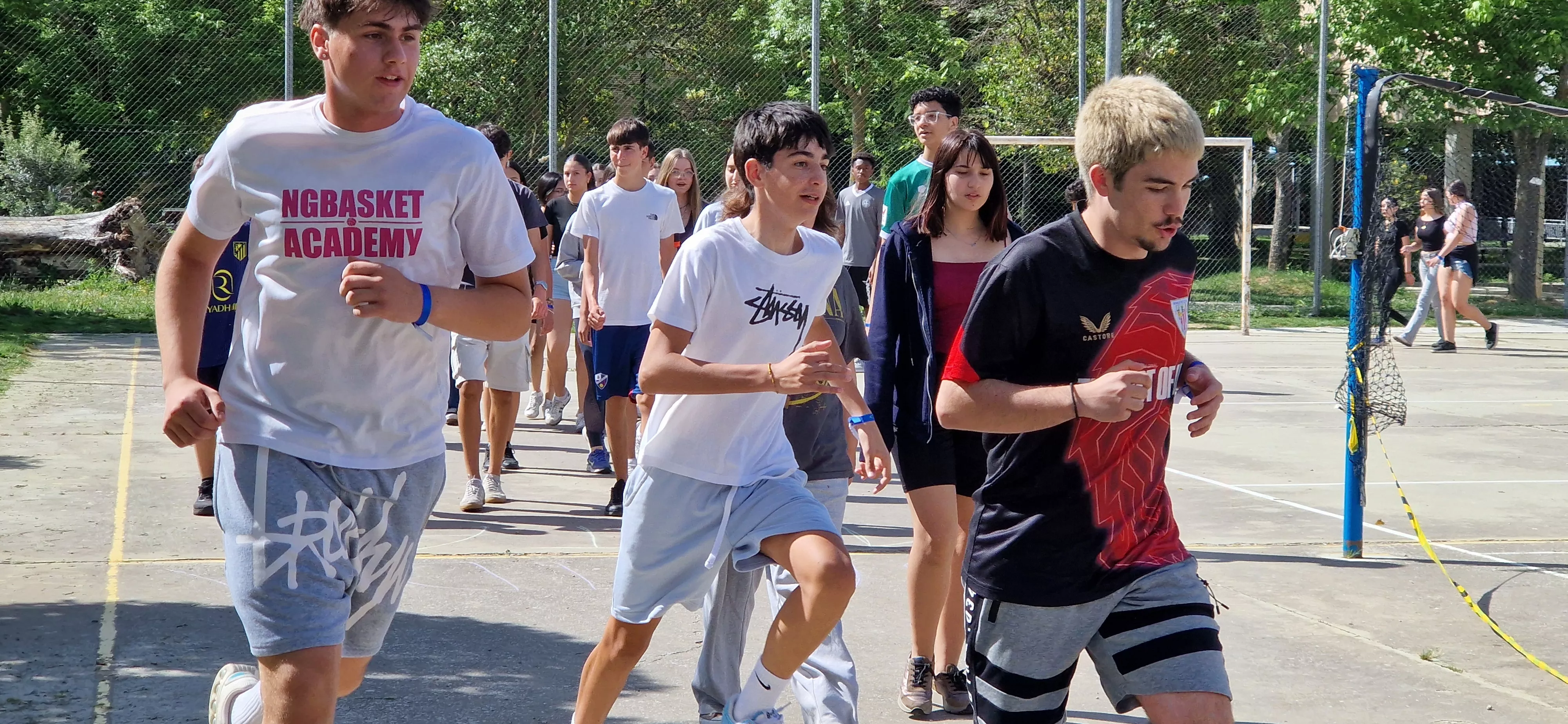 Actividad realizada en el IES Lucas Mallada para visibilizar la ictiosis. Foto Myriam Martínez