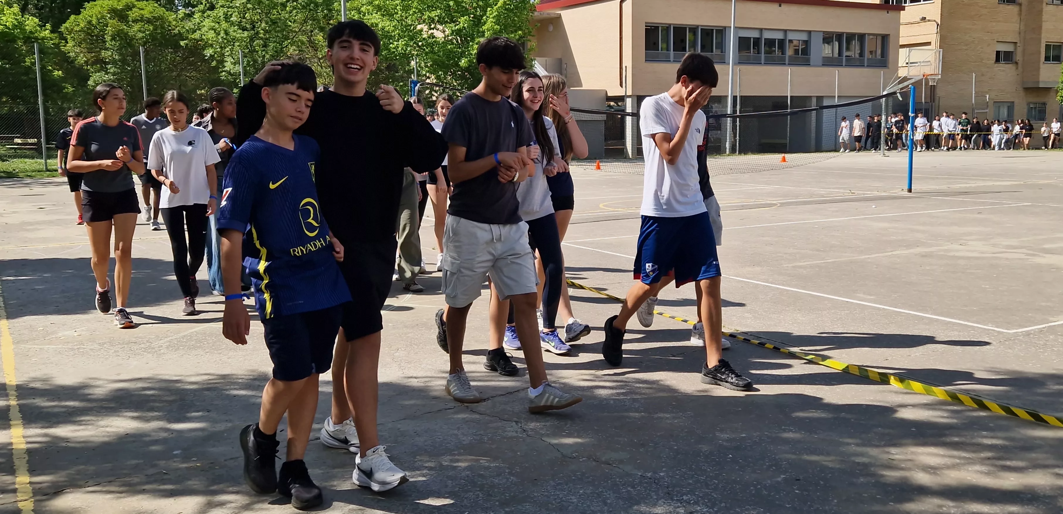 Actividad realizada en el IES Lucas Mallada para visibilizar la ictiosis. Foto Myriam Martínez