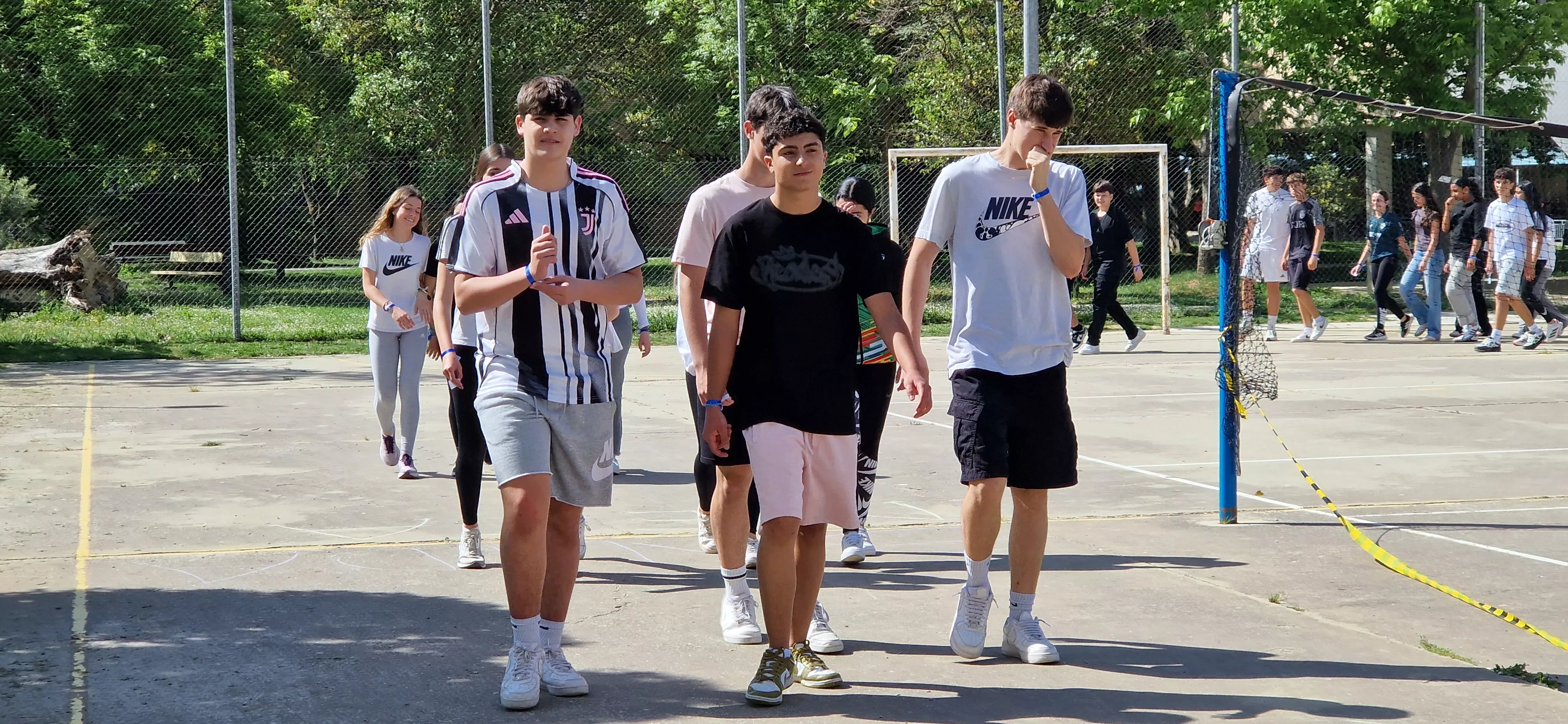 Actividad realizada en el IES Lucas Mallada para visibilizar la ictiosis. Foto Myriam Martínez