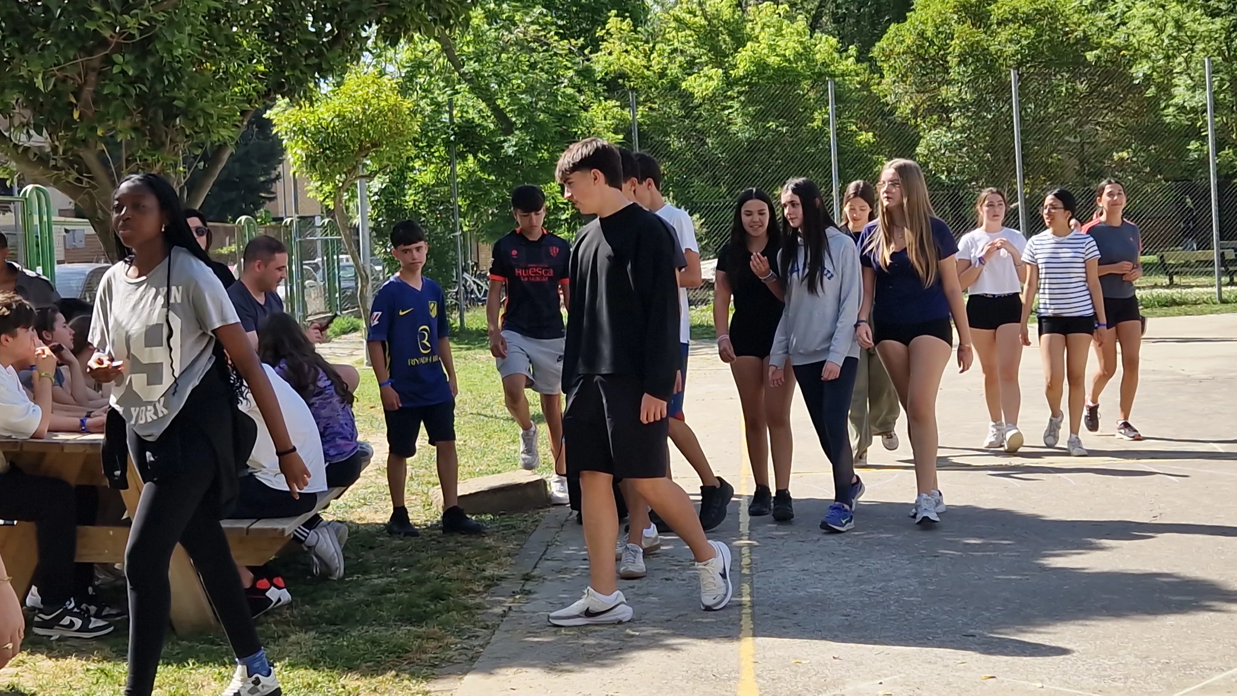 Actividad realizada en el IES Lucas Mallada para visibilizar la ictiosis. Foto Myriam Martínez