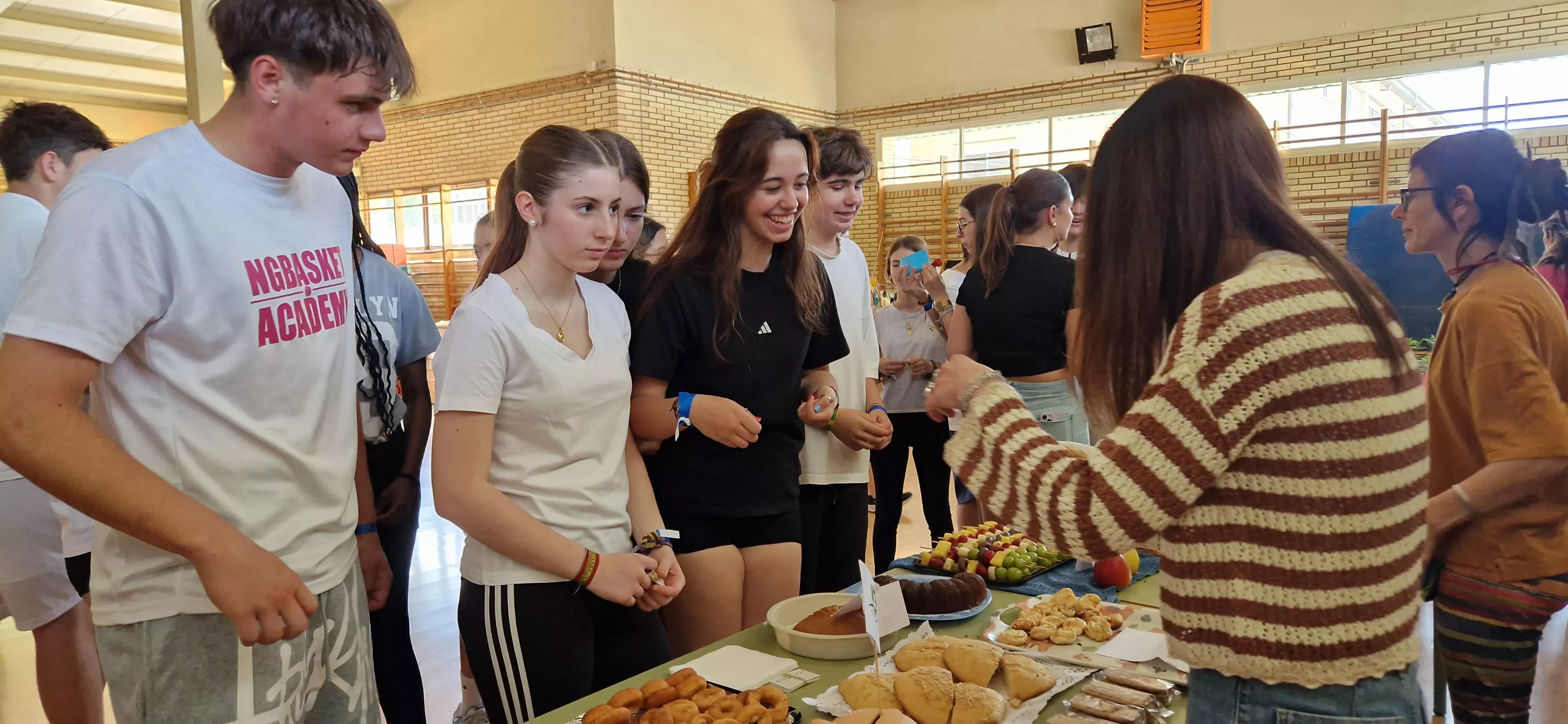 Actividad realizada en el IES Lucas Mallada para visibilizar la ictiosis. Foto Myriam Martínez