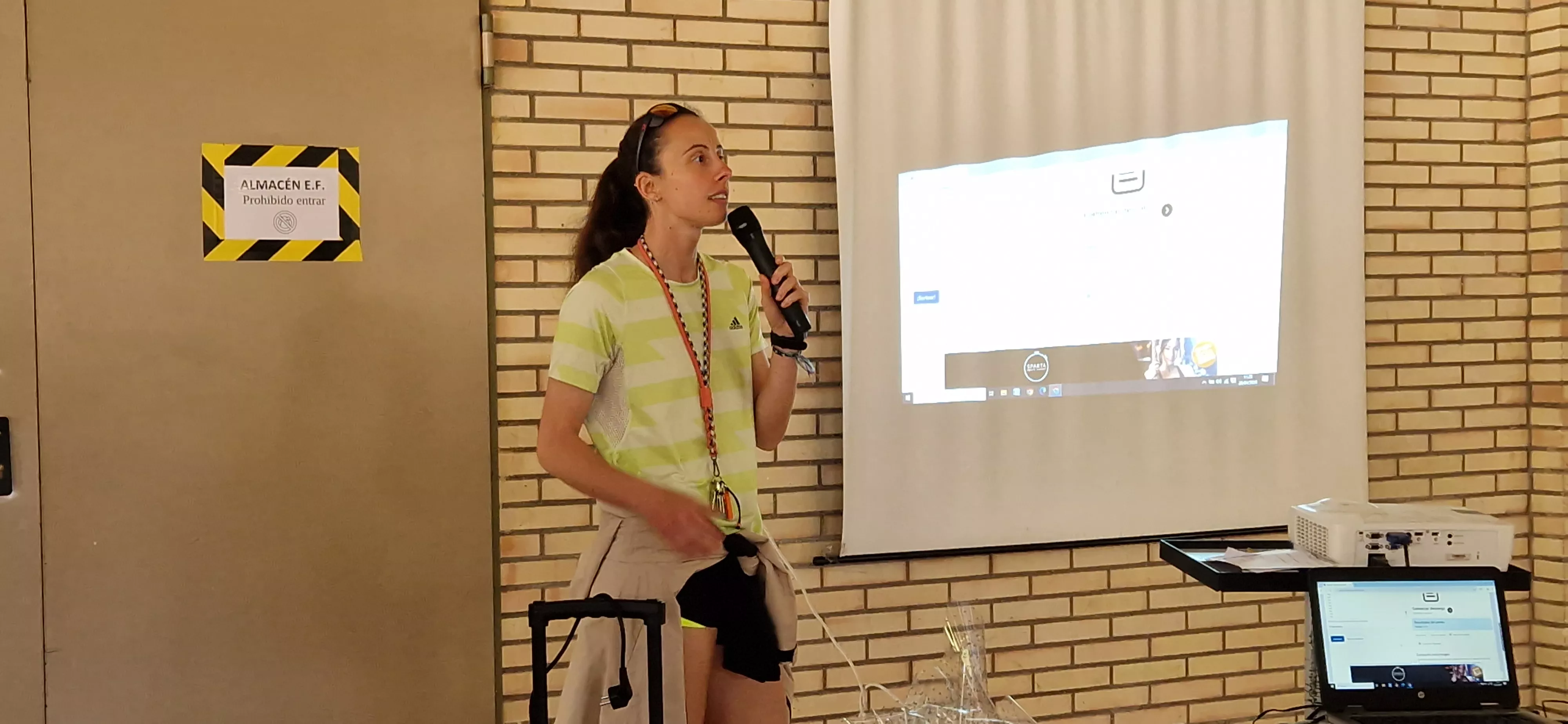 Actividad realizada en el IES Lucas Mallada para visibilizar la ictiosis. Foto Myriam Martínez