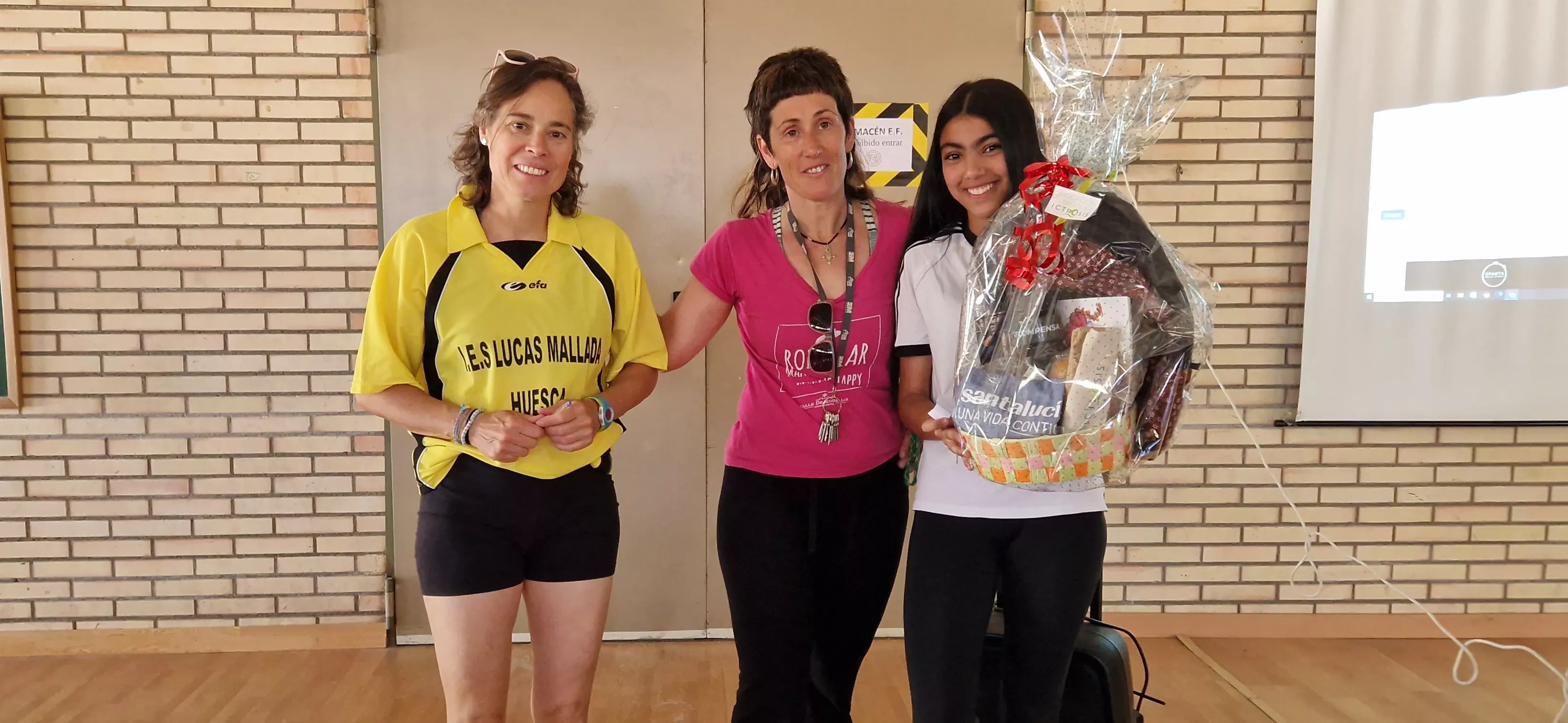 Actividad realizada en el IES Lucas Mallada para visibilizar la ictiosis. Foto Myriam Martínez