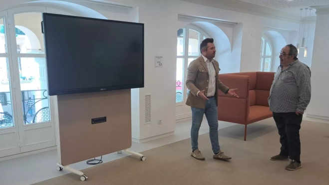 Muebles ya instalados en el antiguo espacio de Almacenes San Pedro.