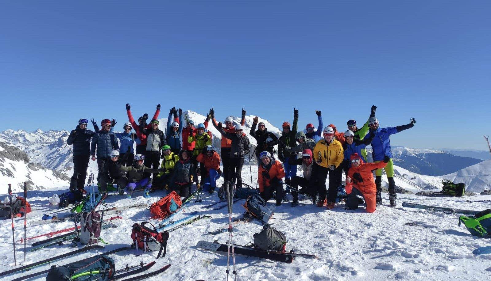El grupo de Peña Guara en la cumbre.