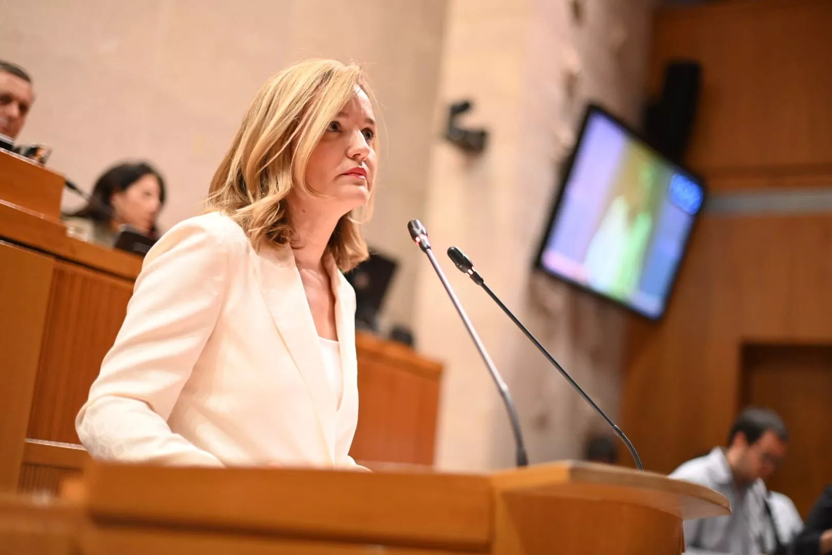 La portavoz del PSOE, Pilar Alegría, durante el debate de investidura.