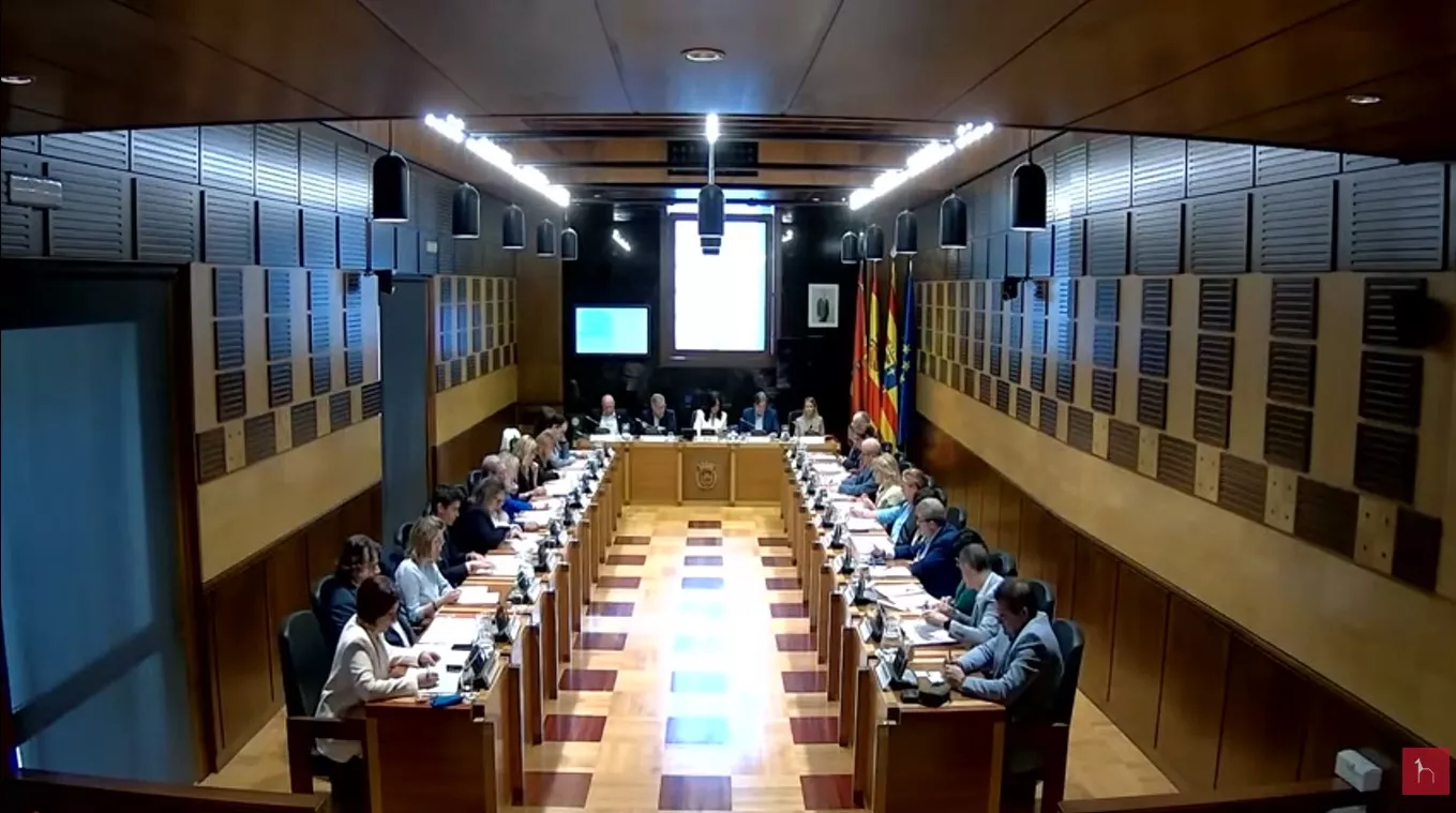 Pleno del Ayuntamiento de Huesca, el todos contra todos"