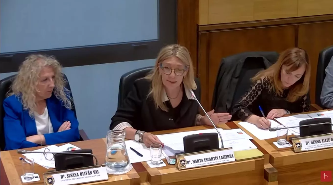 Marta Escartín en la formulación del rechazo al RD de Regularización de inmigrantes que "sobrecarga a los servicios sociales municipales"